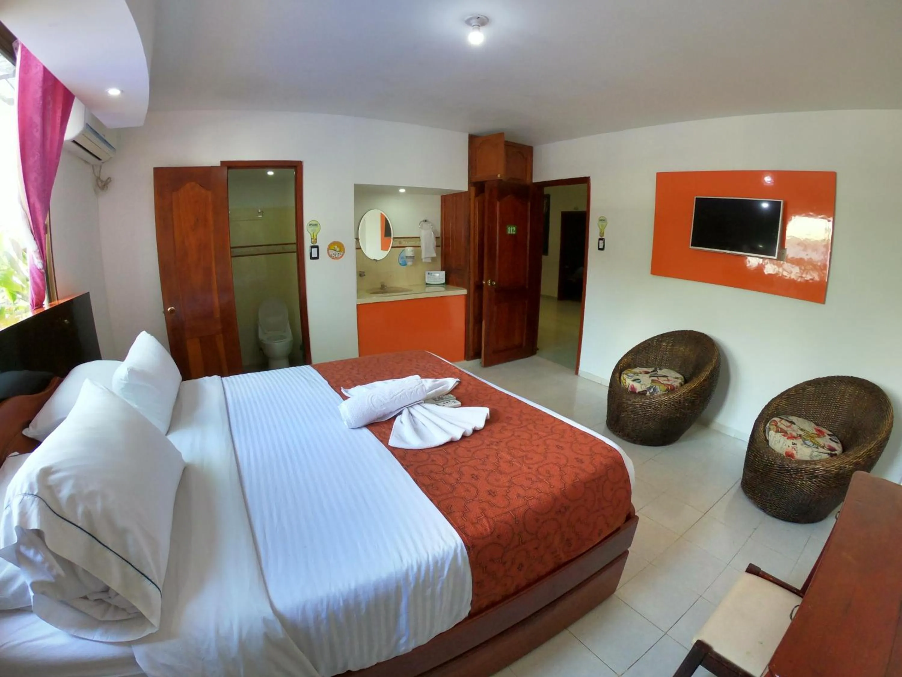 Communal lounge/ TV room, Bed in Hotel Yurupary AMAZONAS