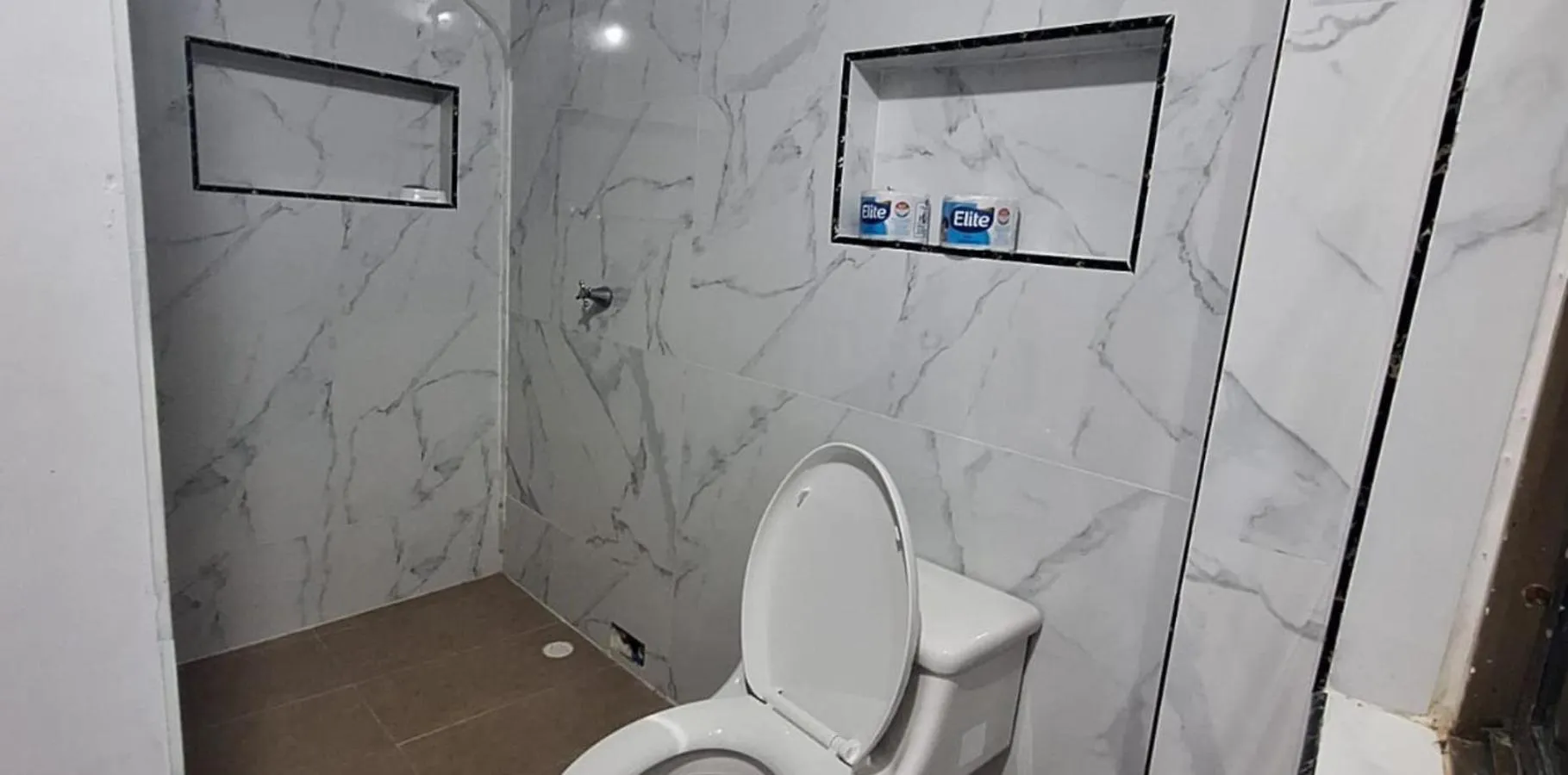 Shower in Hotel Yurupary AMAZONAS