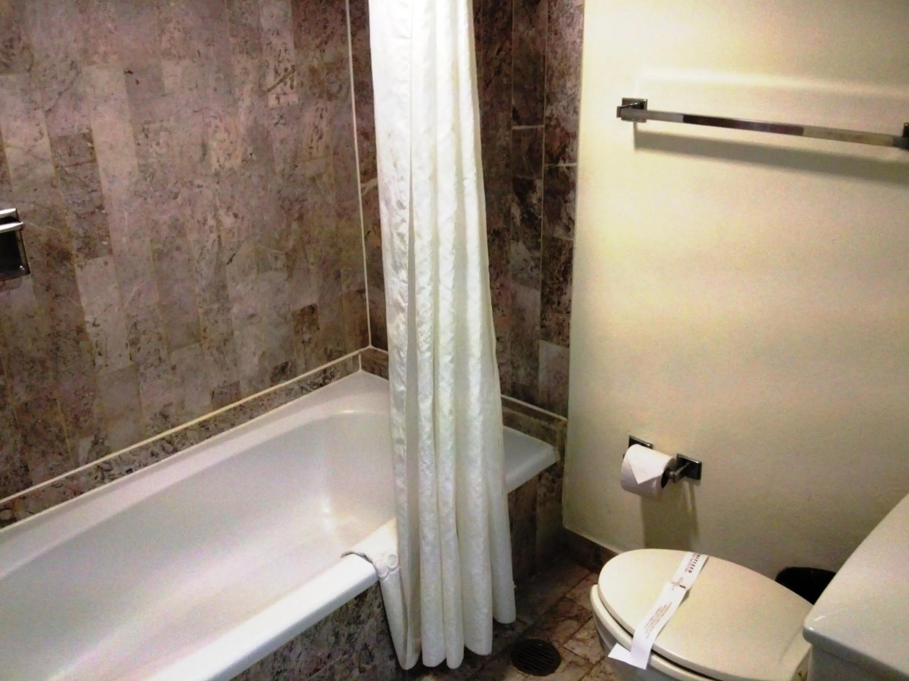 Shower in Hotel El Conquistador del Paseo de Montejo