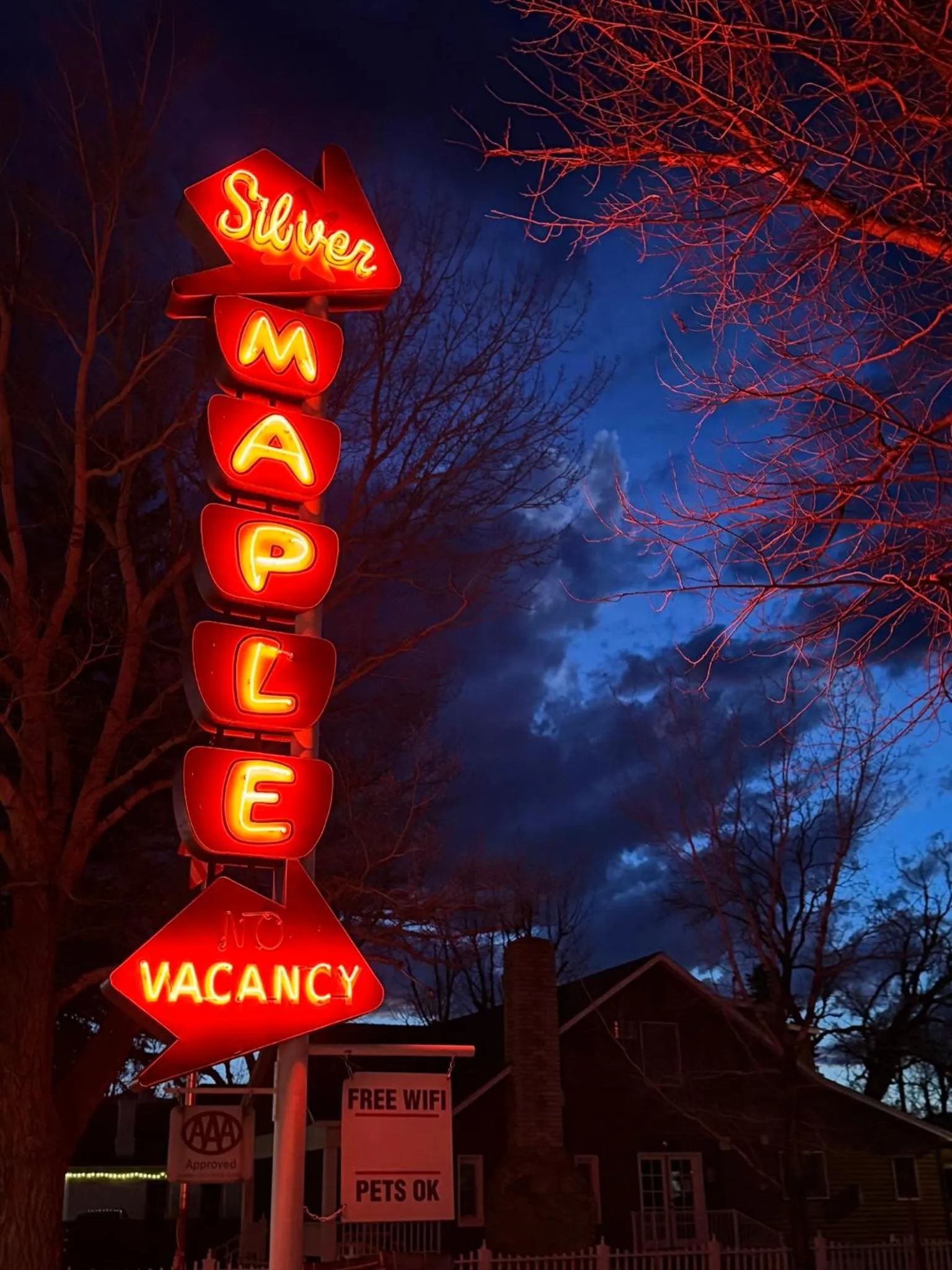 Logo/Certificate/Sign in Silver Maple Inn