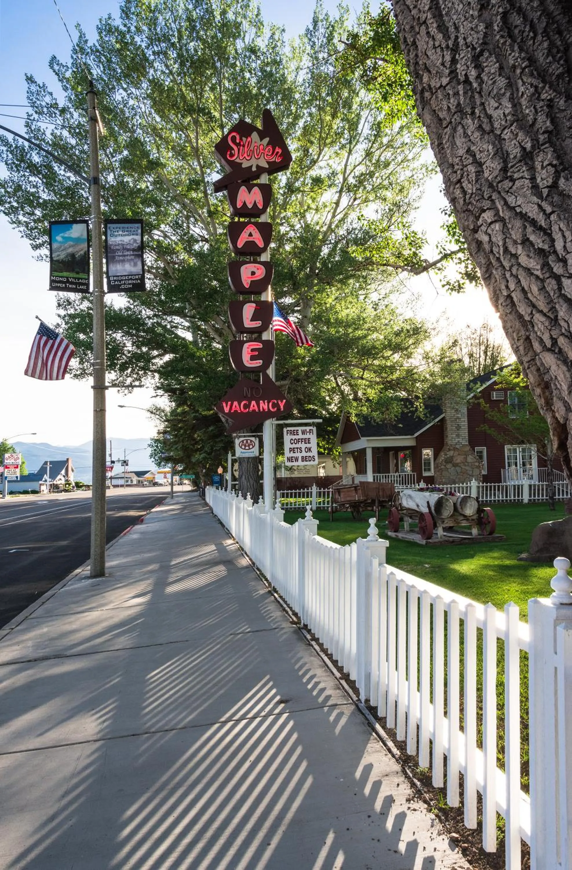 Facade/entrance in Silver Maple Inn