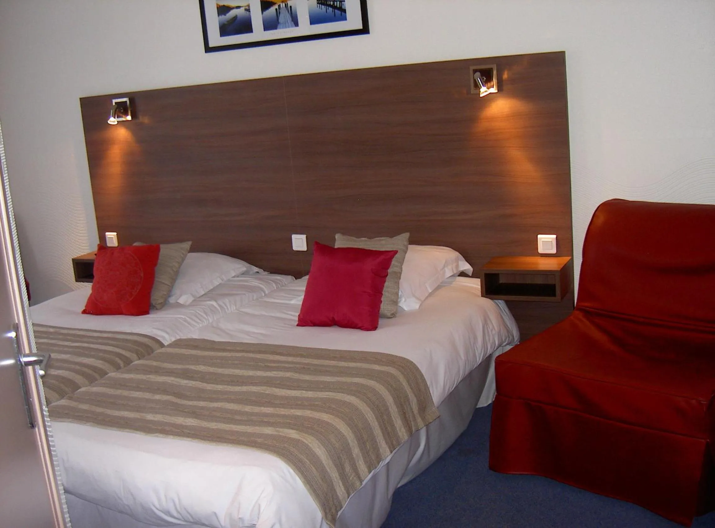 Bed in Cit'Hotel Du Port Rhu