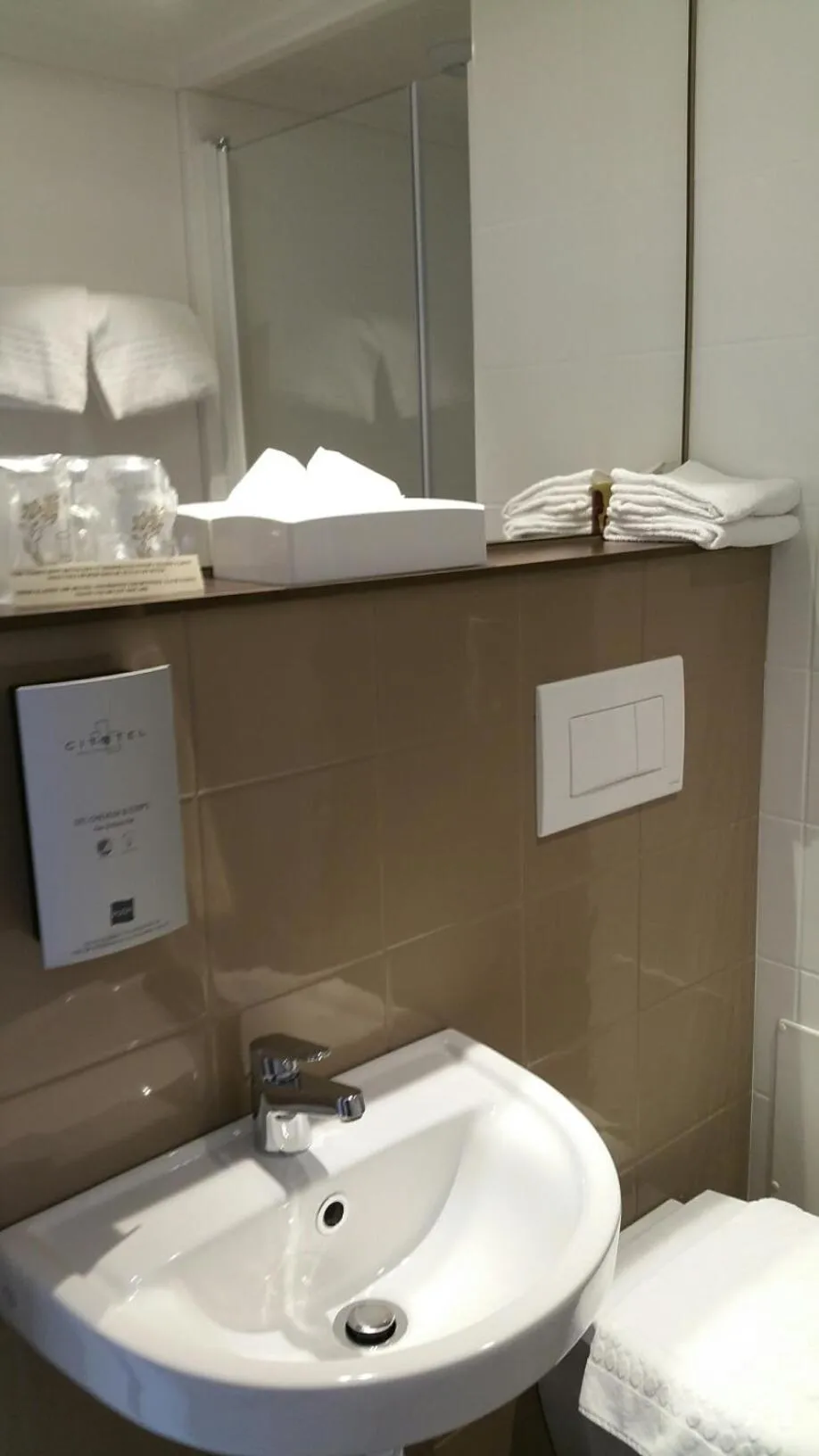 Photo of the whole room in Cit'Hotel Du Port Rhu