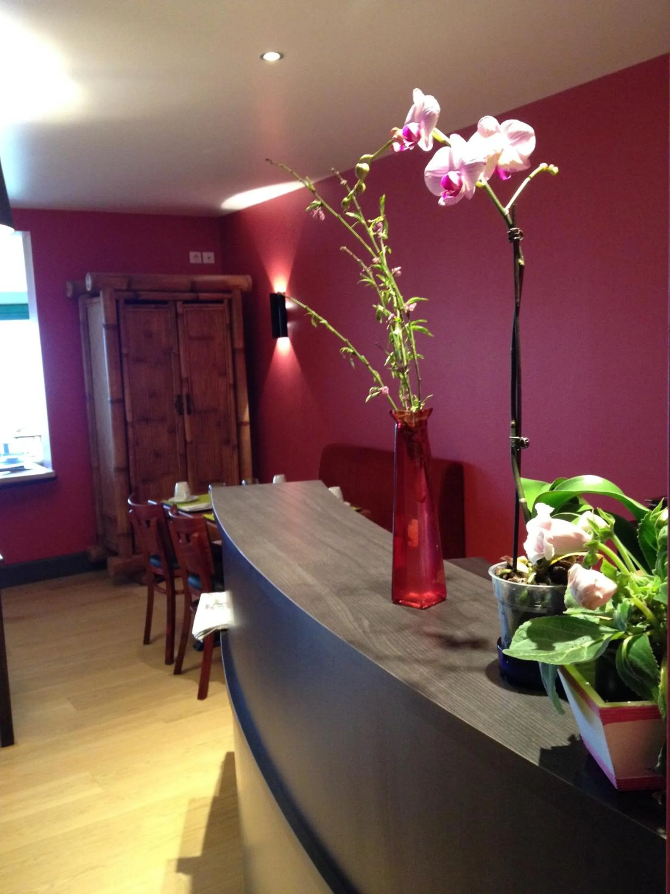 Restaurant/places to eat in Cit'Hotel Du Port Rhu