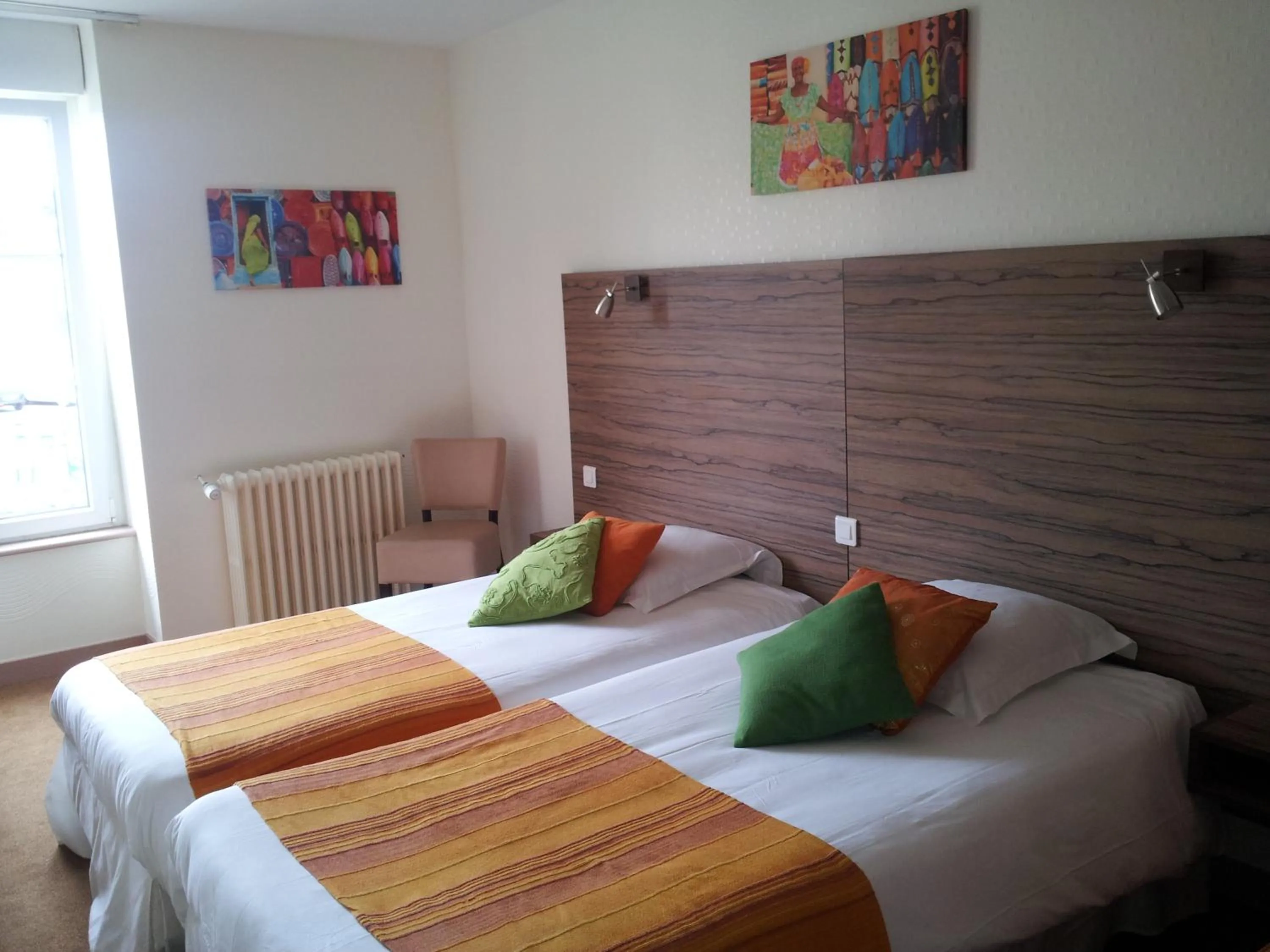 Bed in Cit'Hotel Du Port Rhu