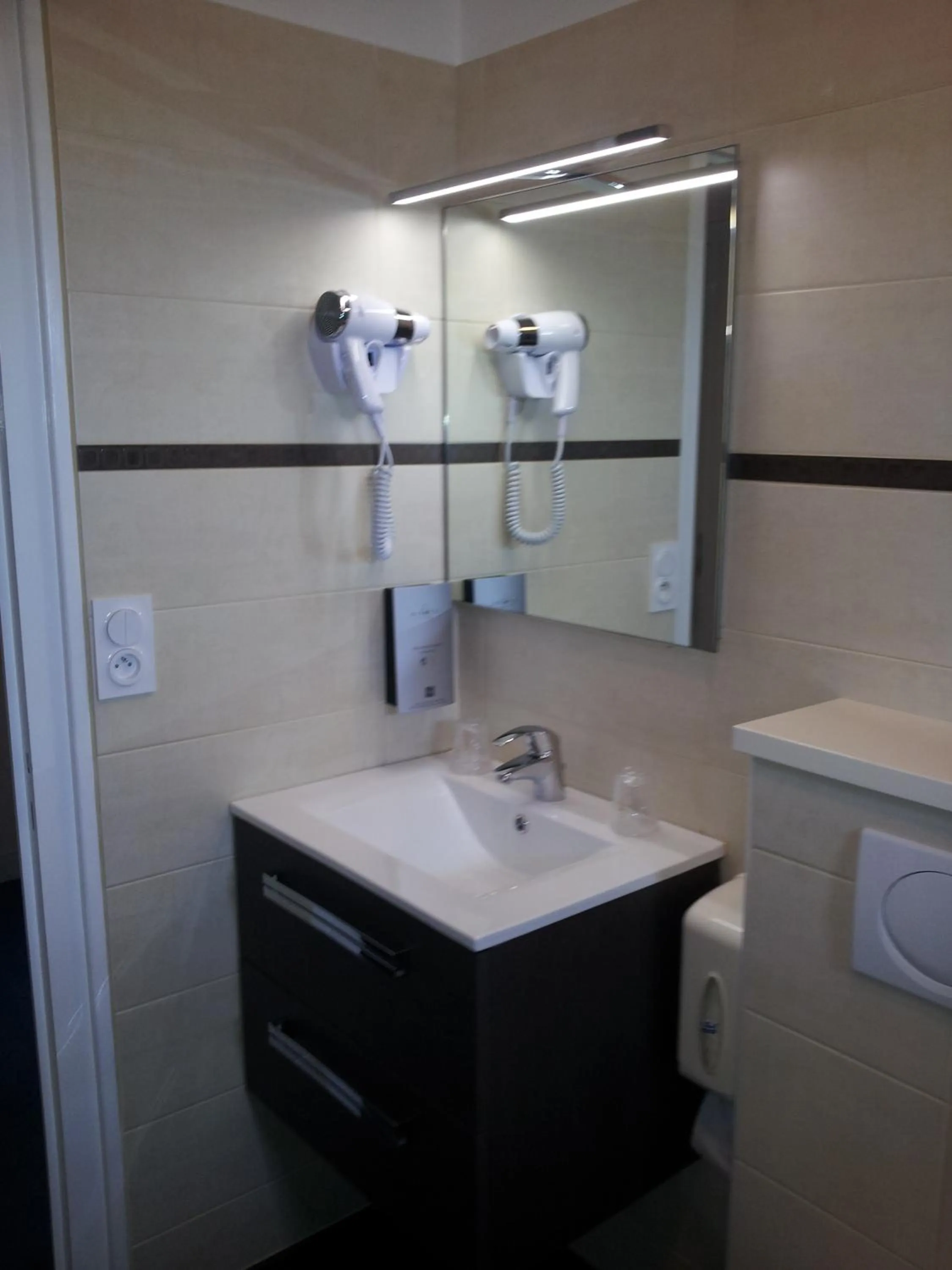 Bathroom in Cit'Hotel Du Port Rhu