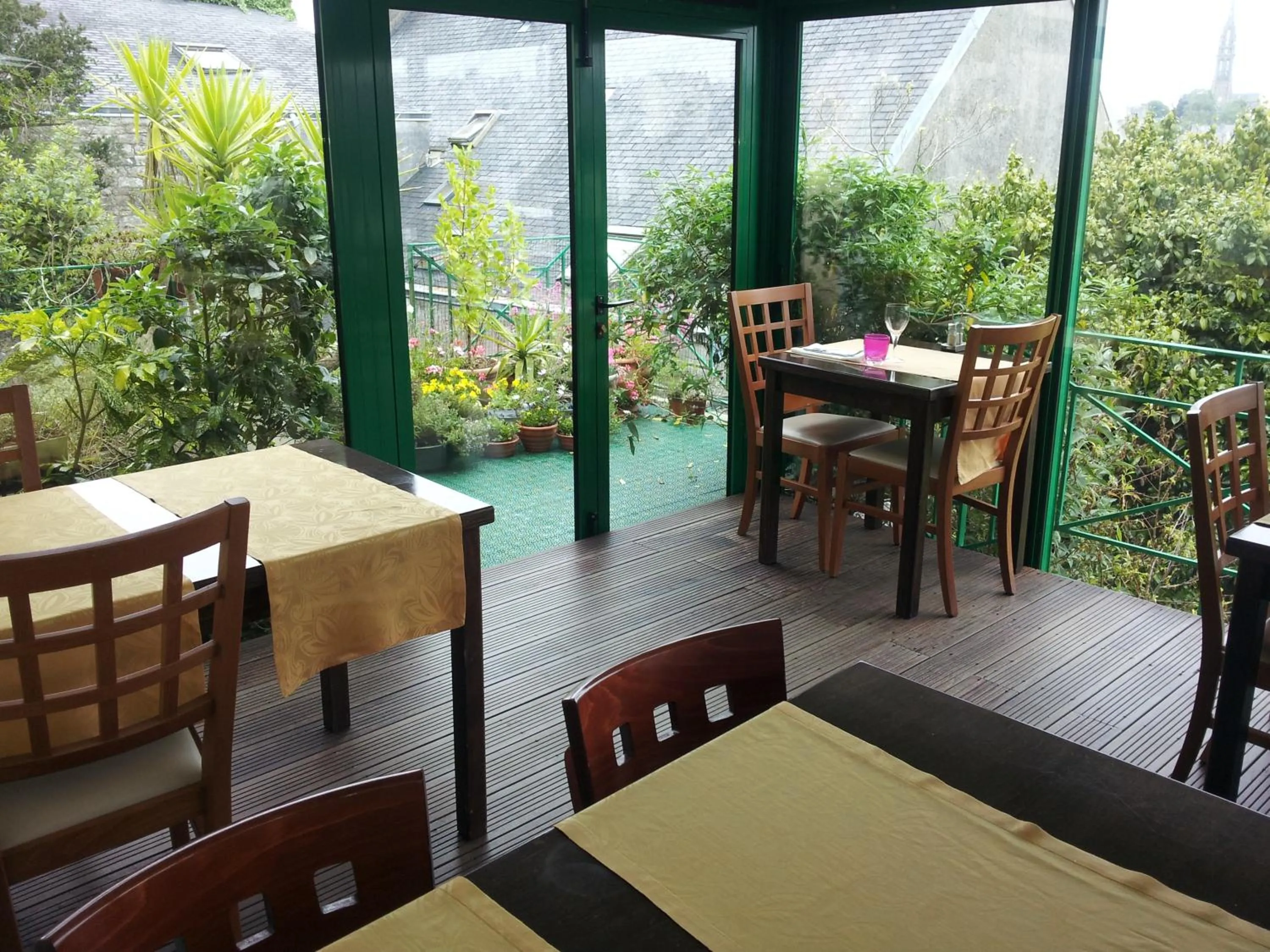 Restaurant/places to eat in Cit'Hotel Du Port Rhu