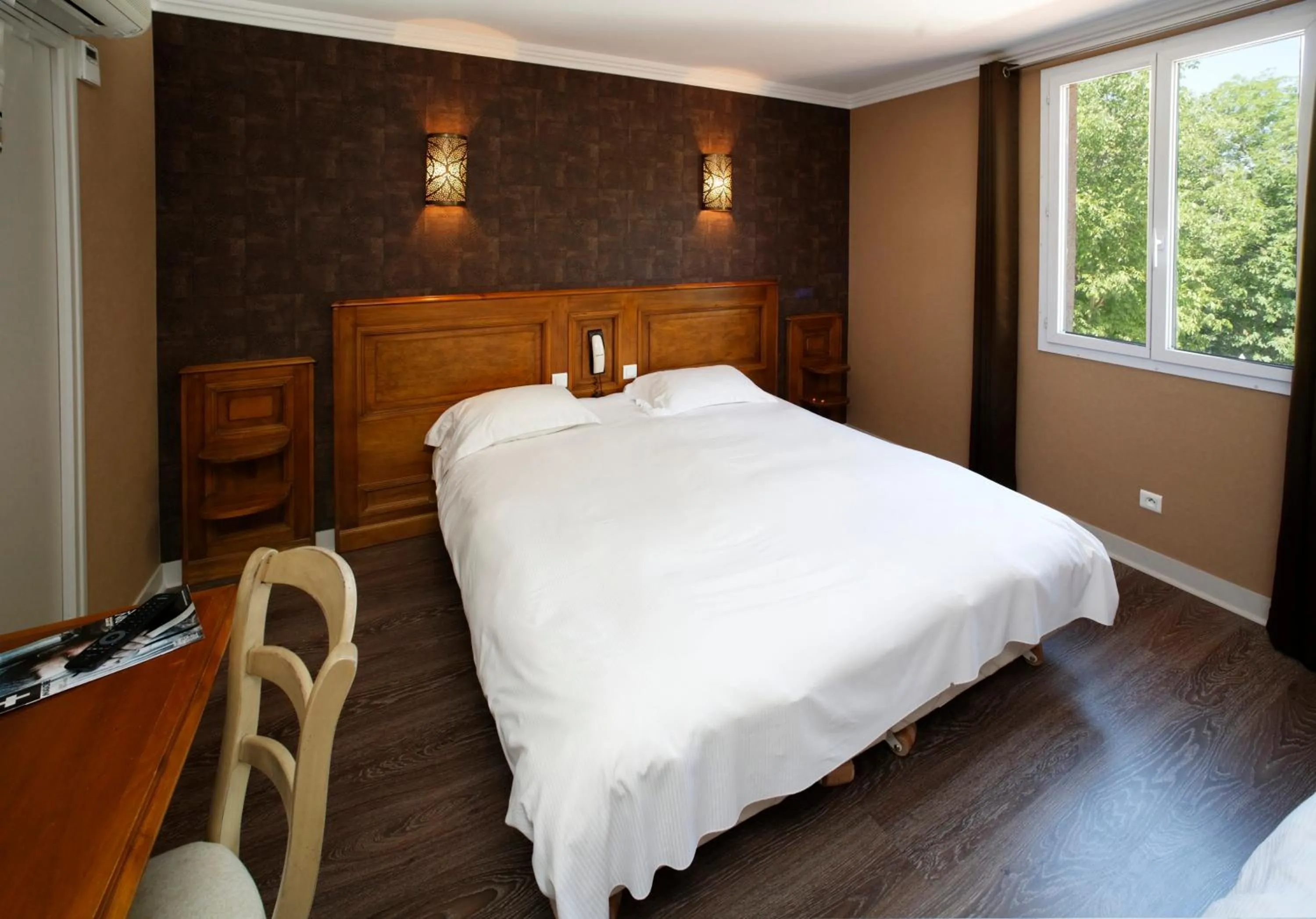 Bed in Hotel du Lac Foix