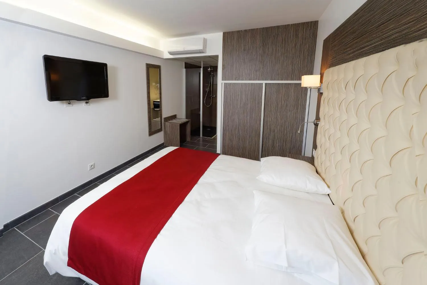 Bed in Hotel du Lac Foix