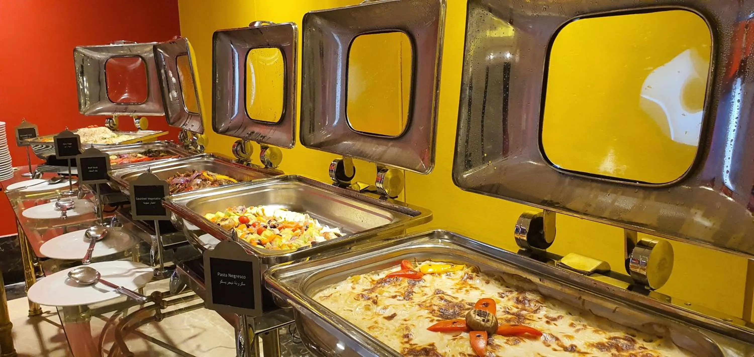 Restaurant/places to eat in Porto Said Hotel & Spa