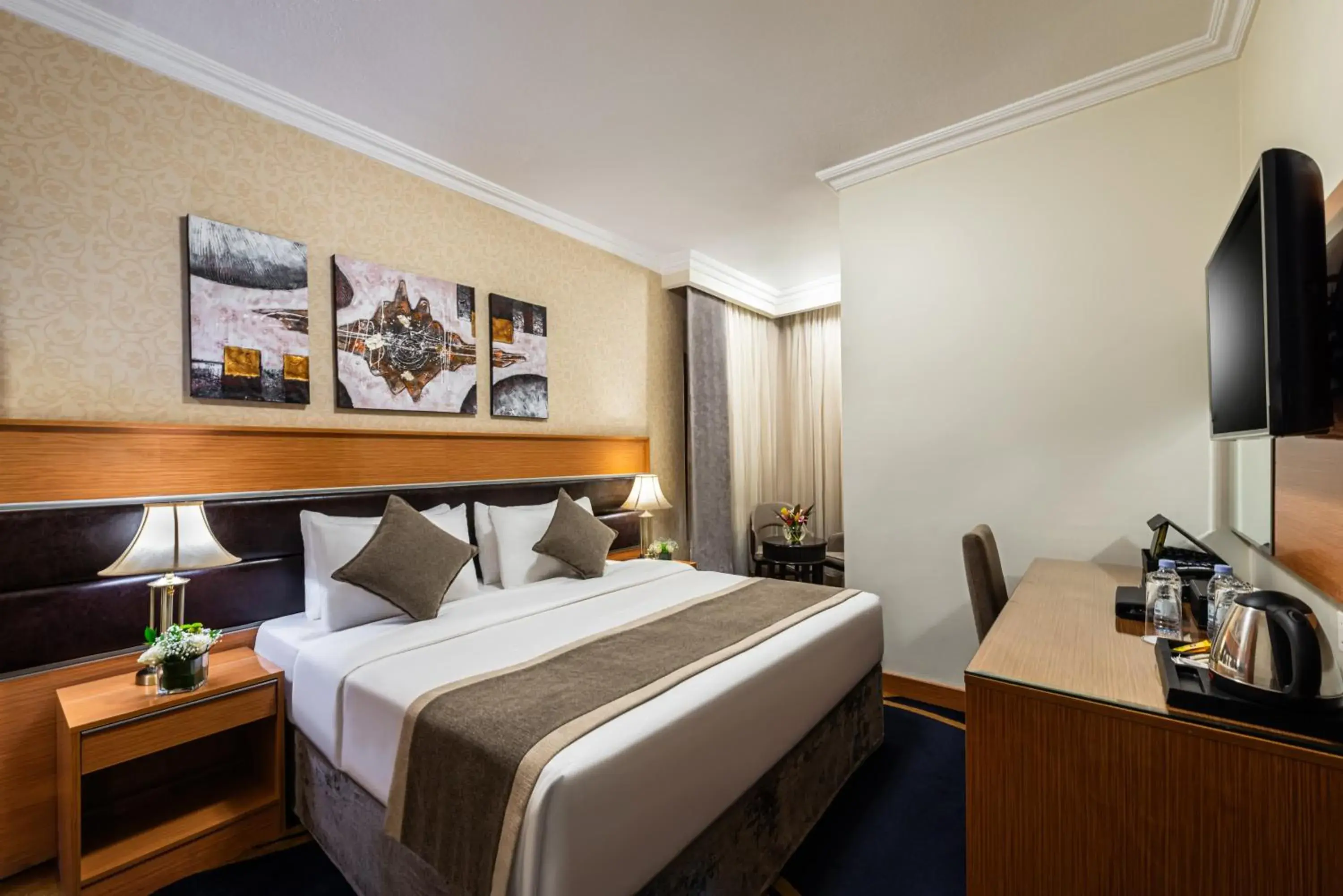 Bedroom, Bed in Golden Tulip Al Shakreen Bedroom, Bed in Golden Tulip Al Shakreen