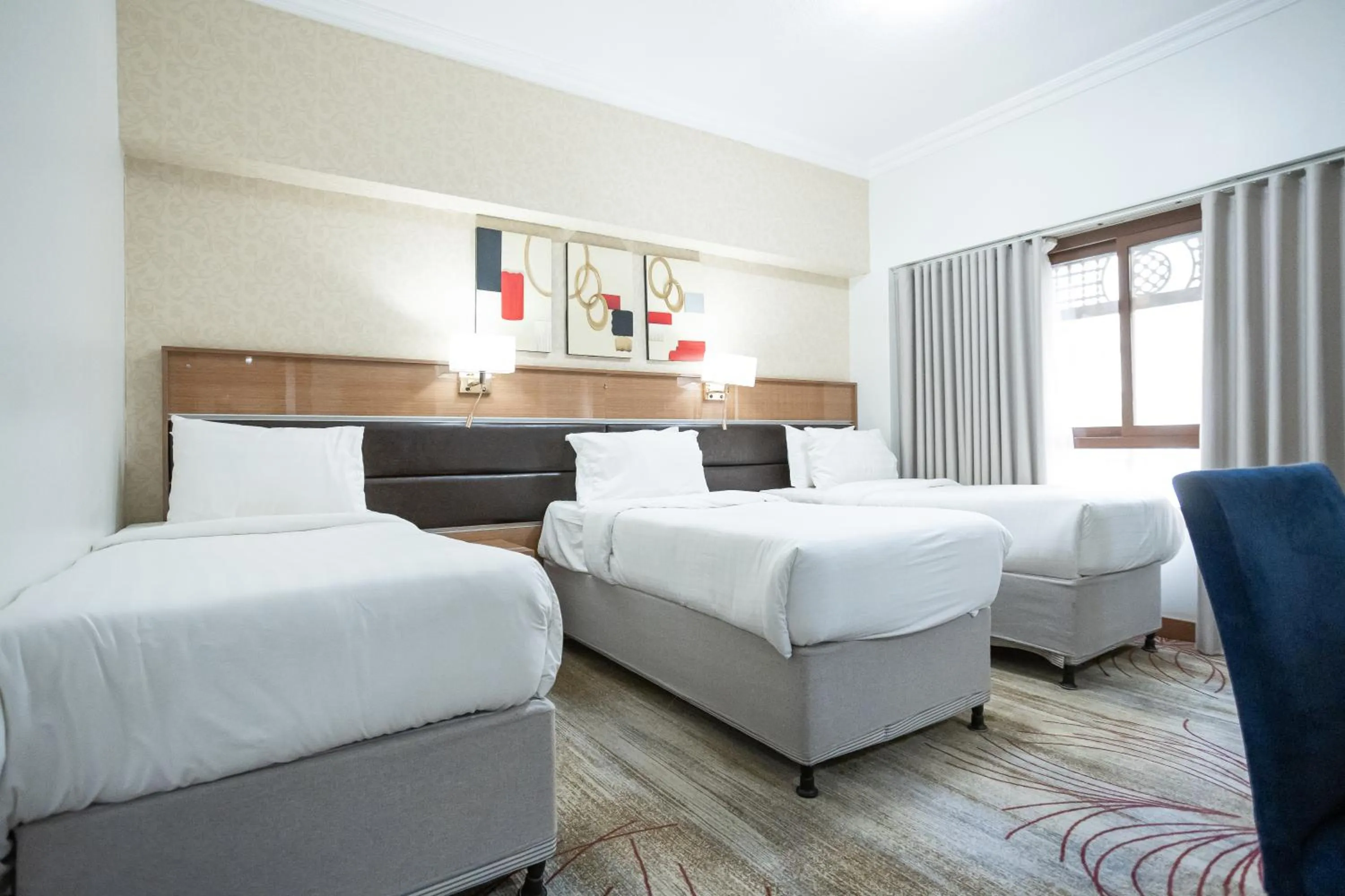 Photo of the whole room, Bed in Golden Tulip Al Shakreen