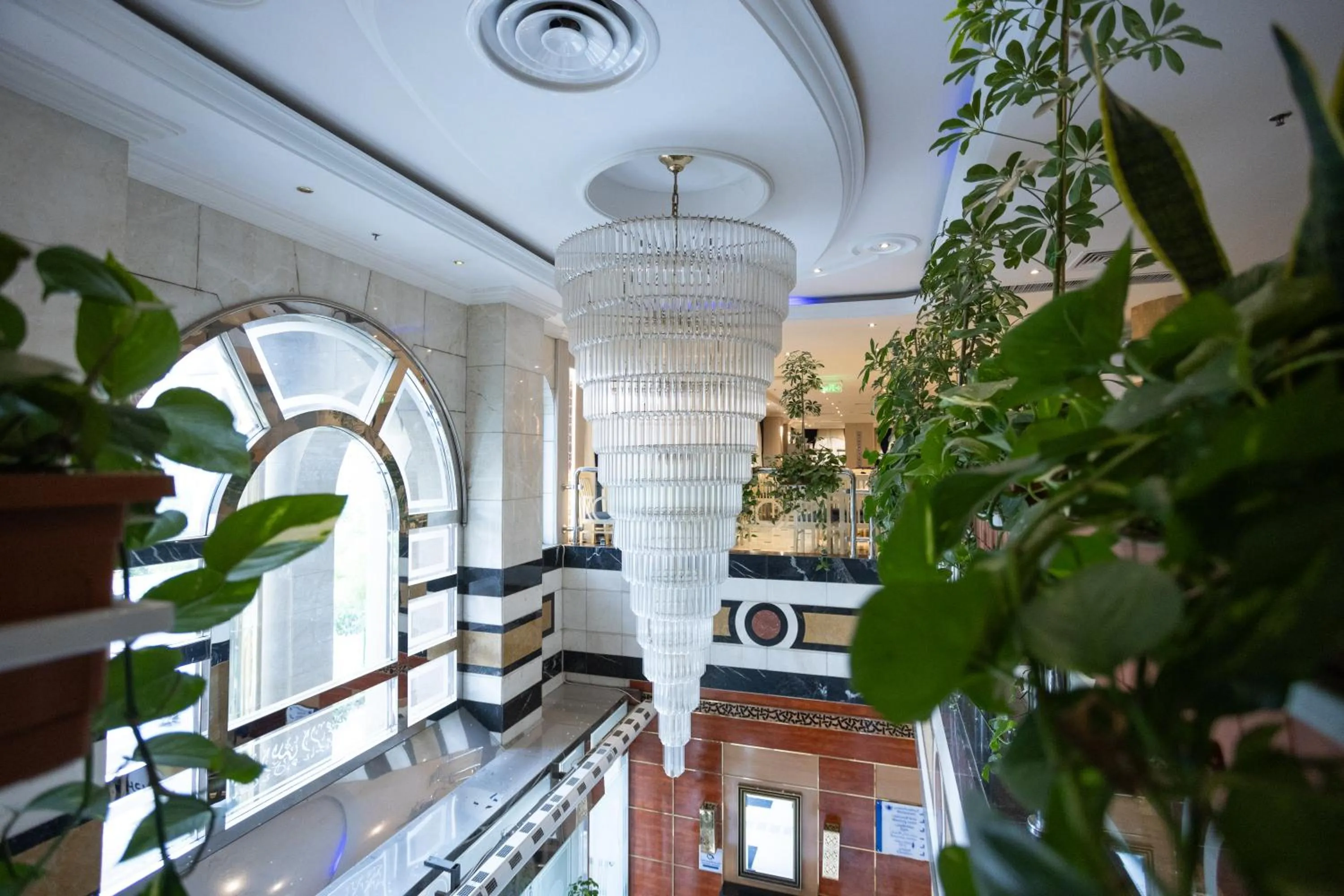 Restaurant/places to eat in Golden Tulip Al Shakreen