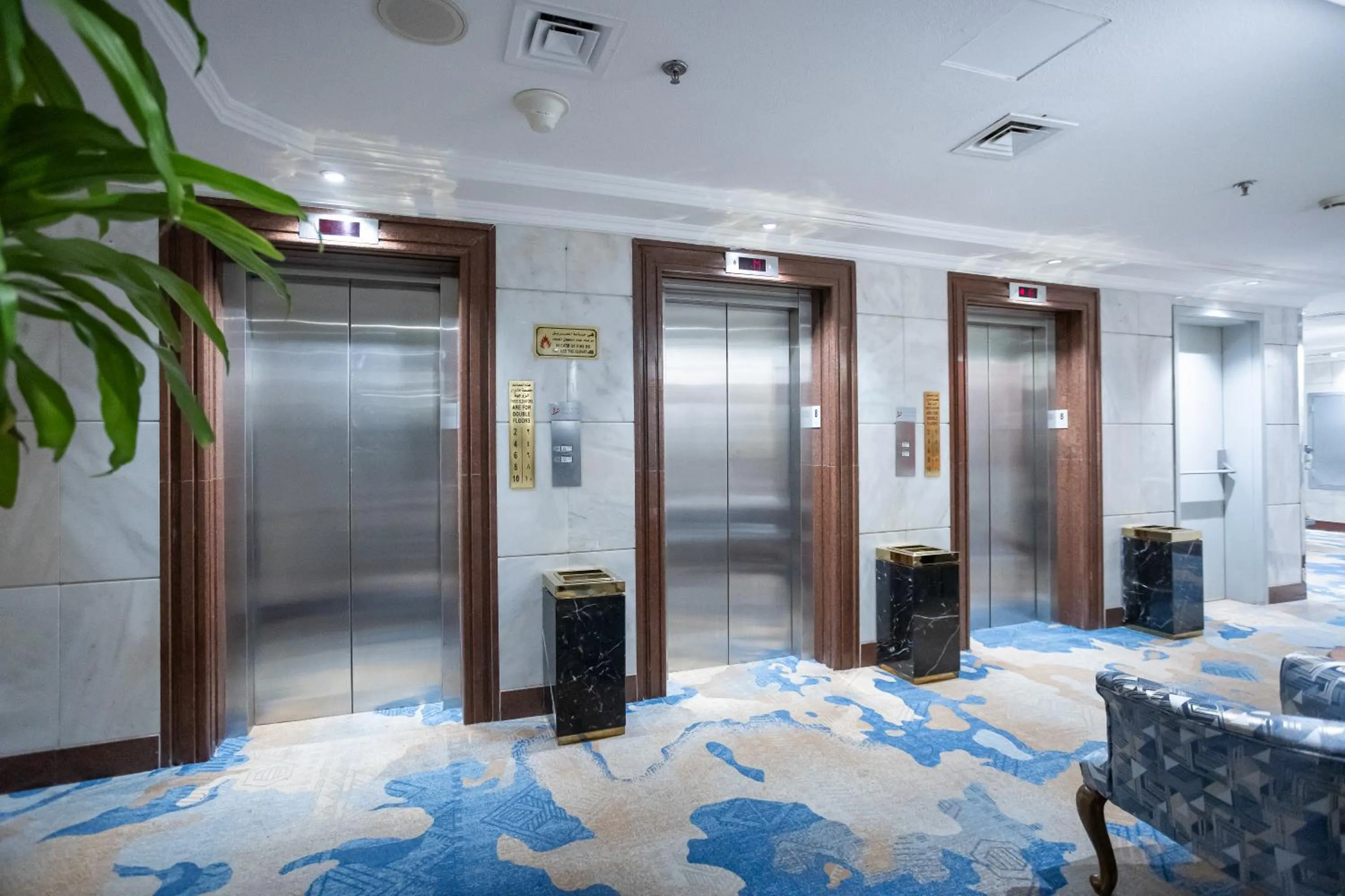 elevator in Golden Tulip Al Shakreen
