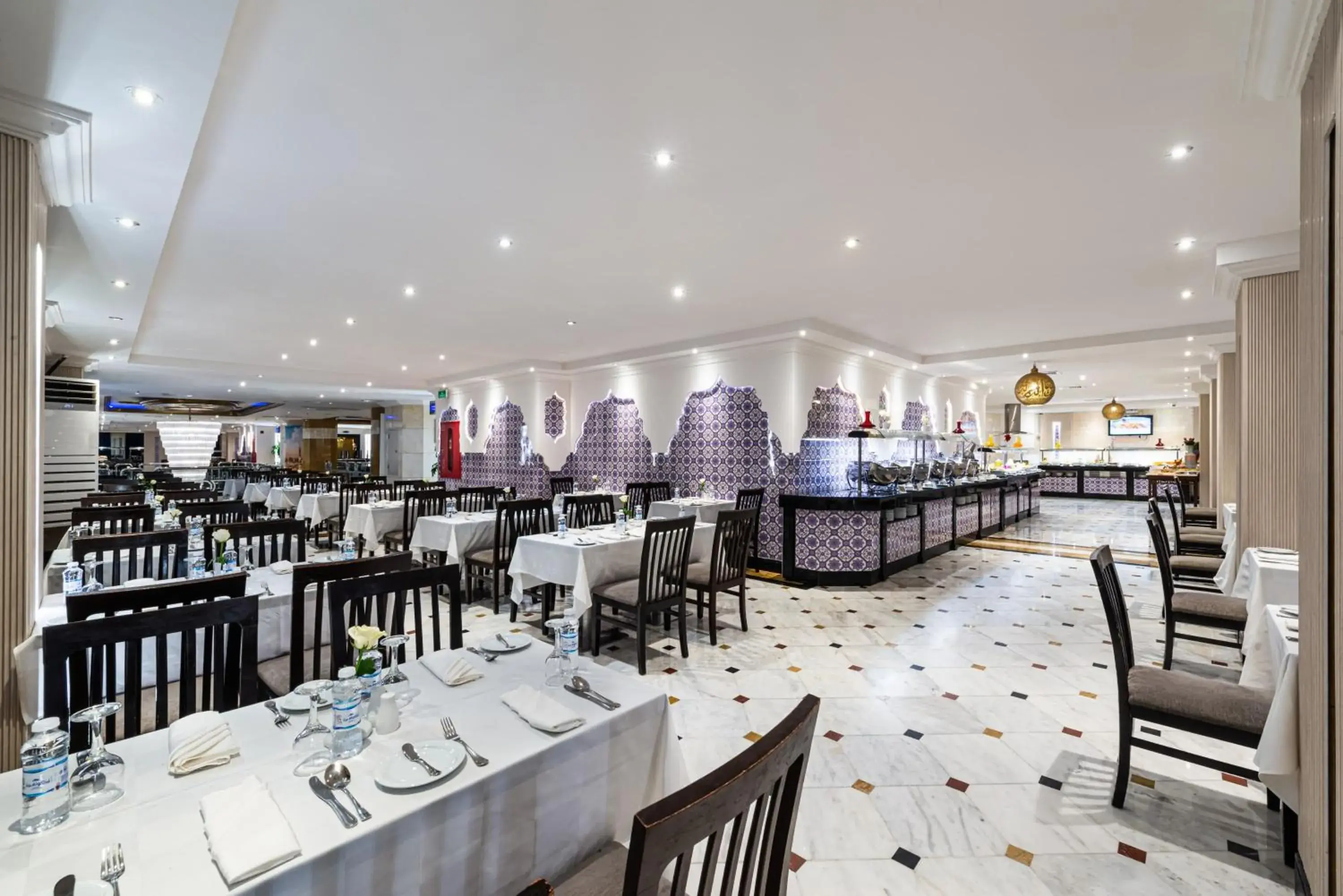 Restaurant/places to eat in Golden Tulip Al Shakreen Restaurant/places to eat in Golden Tulip Al Shakreen