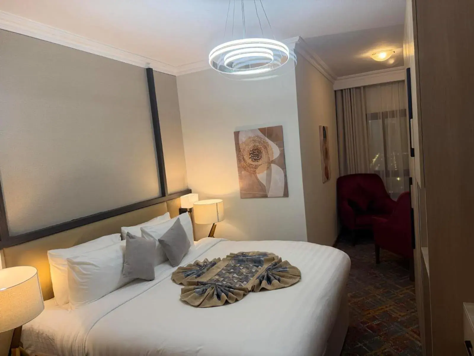 Bedroom, Bed in Golden Tulip Al Shakreen Bedroom, Bed in Golden Tulip Al Shakreen