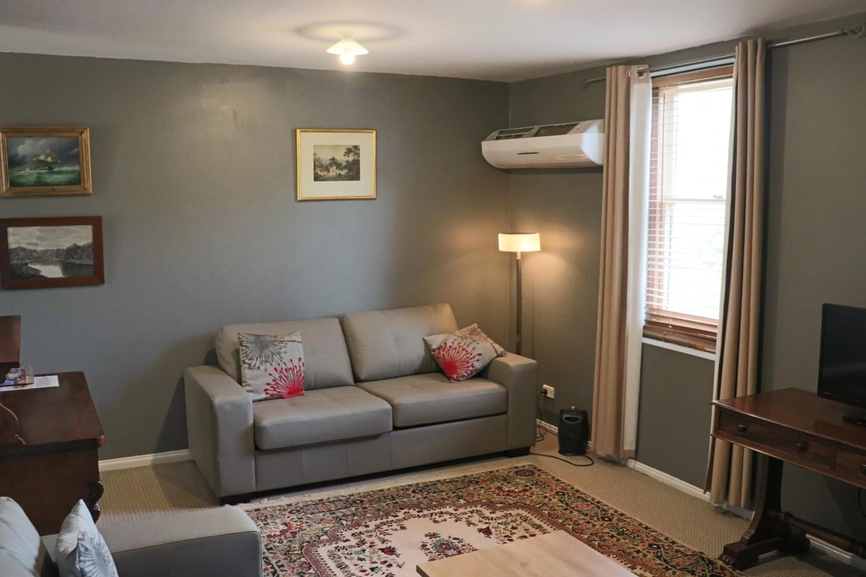 Living room in Robinson Cottage
