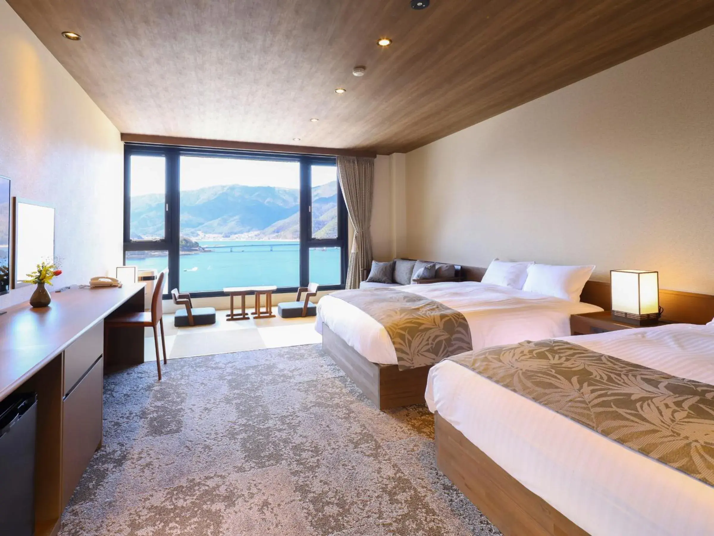 Western Room with Tatami area with Lounge Access (over 13 years old) - single occupancy in Rakuyu Western Room with Tatami area with Lounge Access (over 13 years old) - single occupancy in Rakuyu