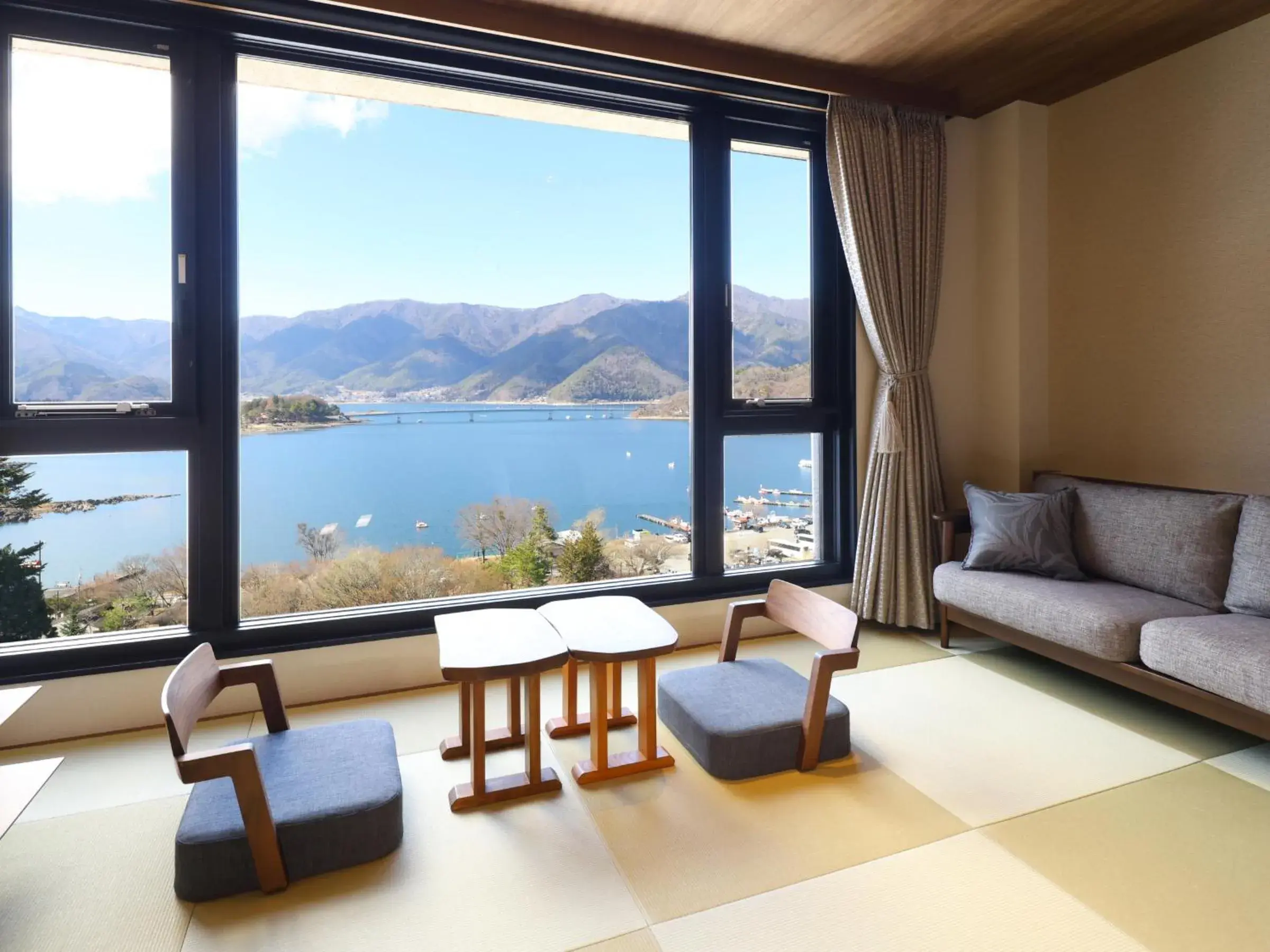 Western Room with Tatami area with Lounge Access (over 13 years old) - single occupancy in Rakuyu Western Room with Tatami area with Lounge Access (over 13 years old) - single occupancy in Rakuyu