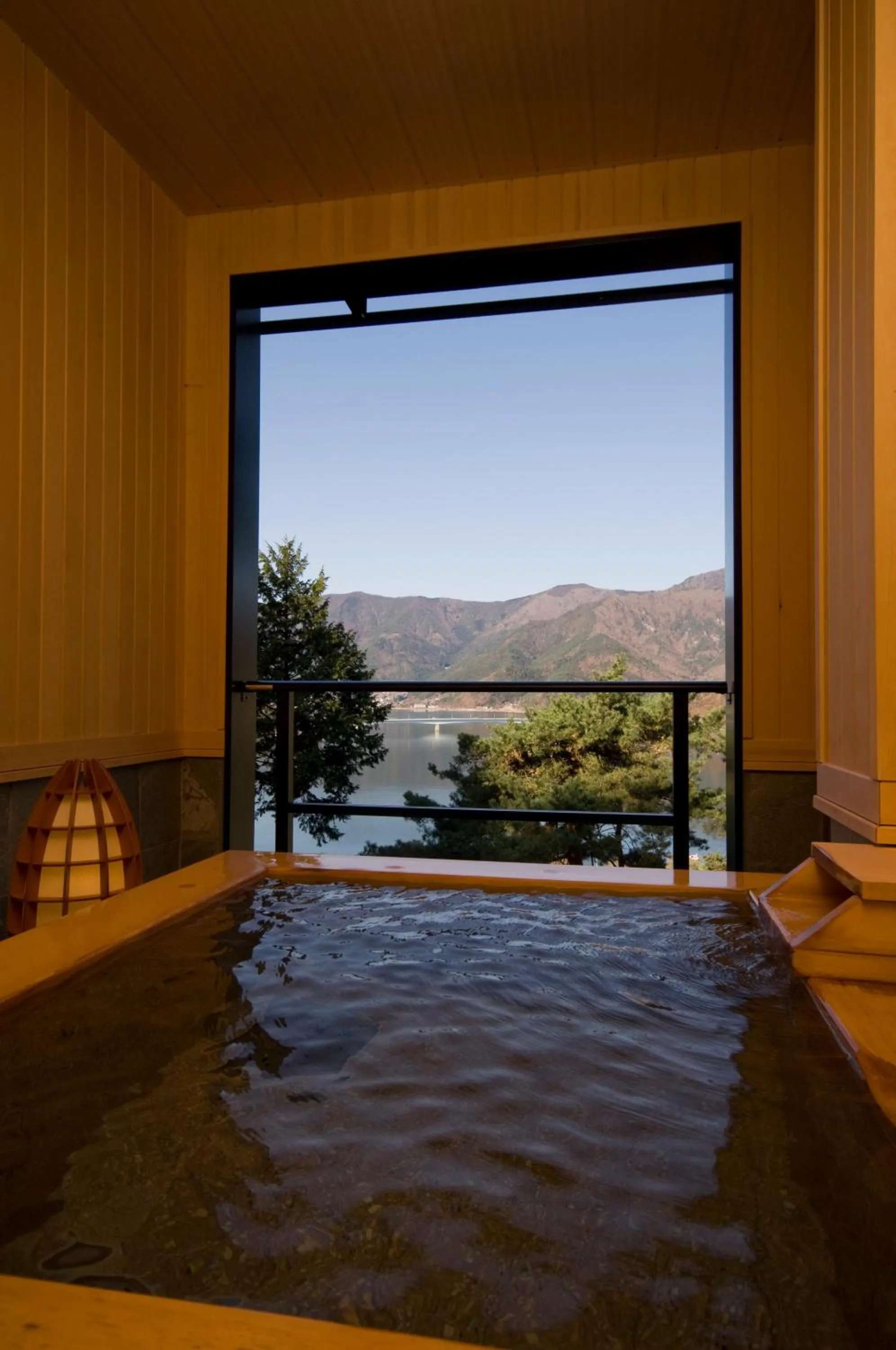 Hot Spring Bath in Rakuyu