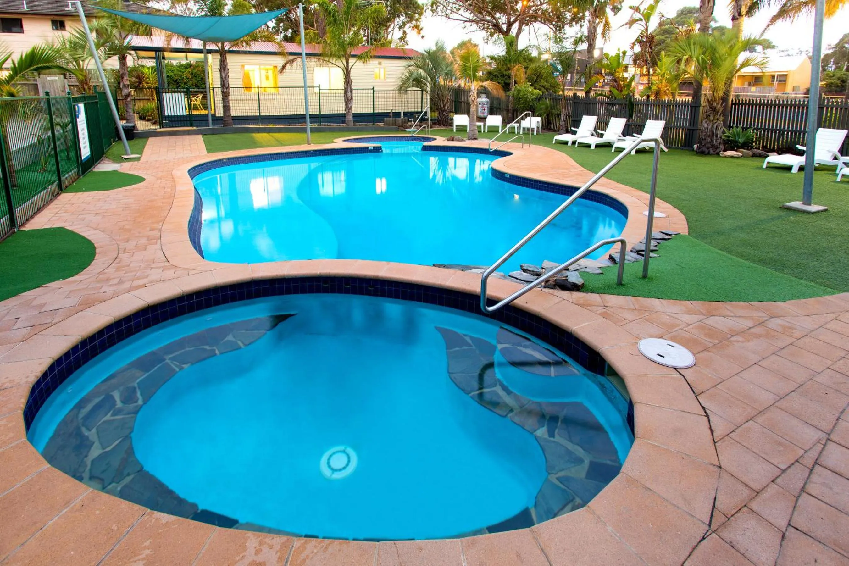 Swimming pool in Ingenia Holidays Torquay Australia