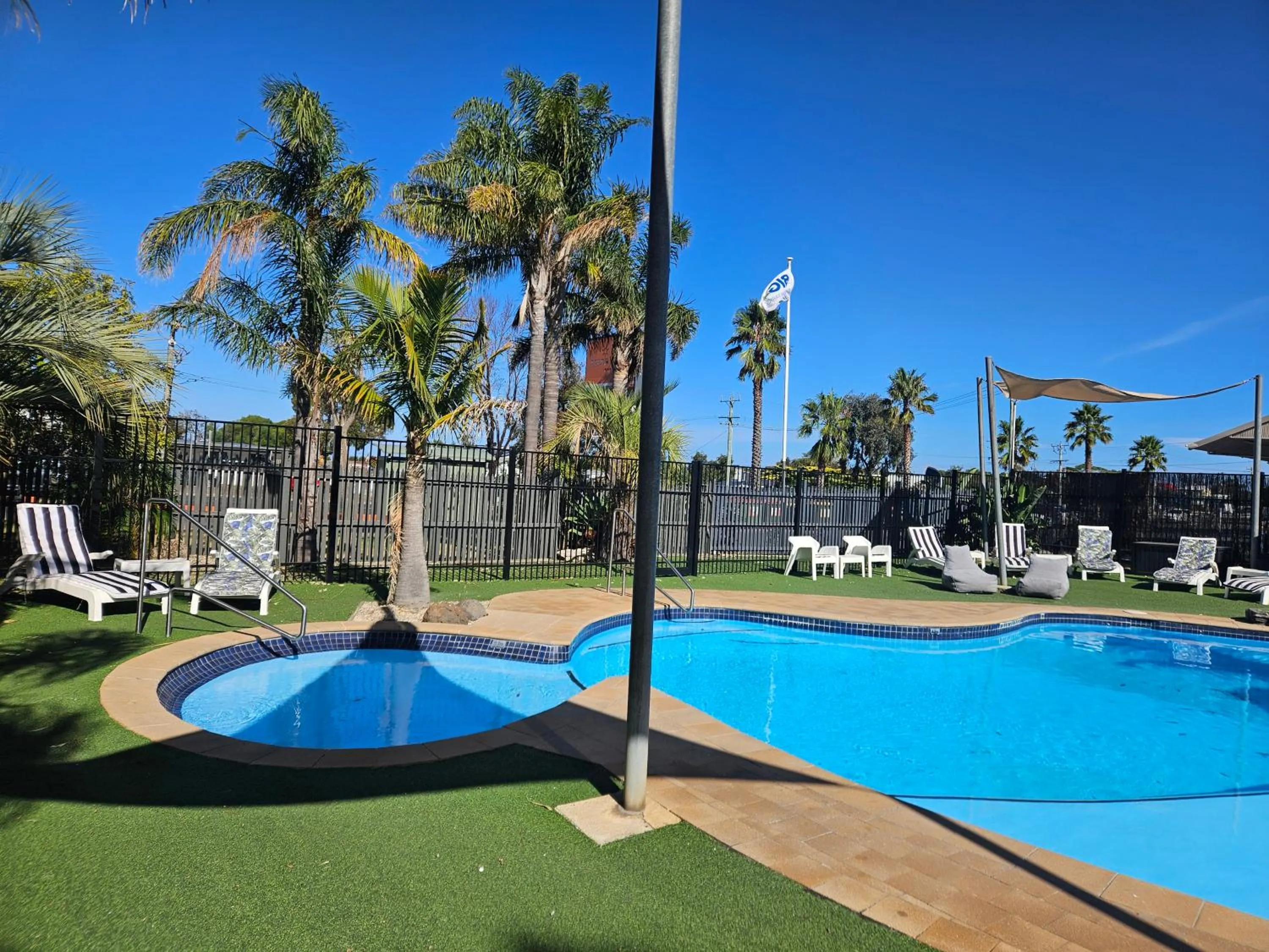 Swimming pool in Ingenia Holidays Torquay Australia