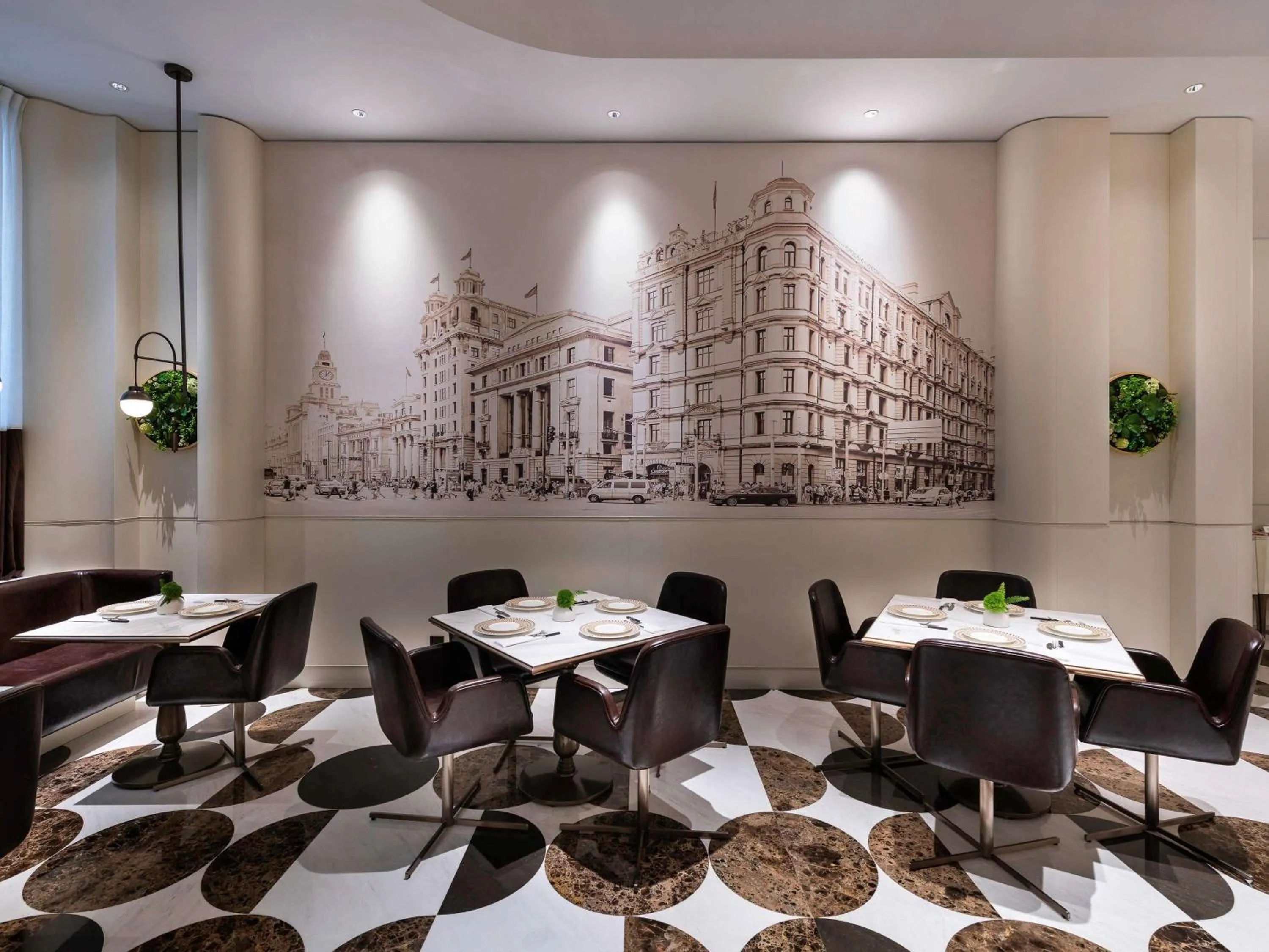 Restaurant/places to eat in Mercure Shanghai Hongqiao Central