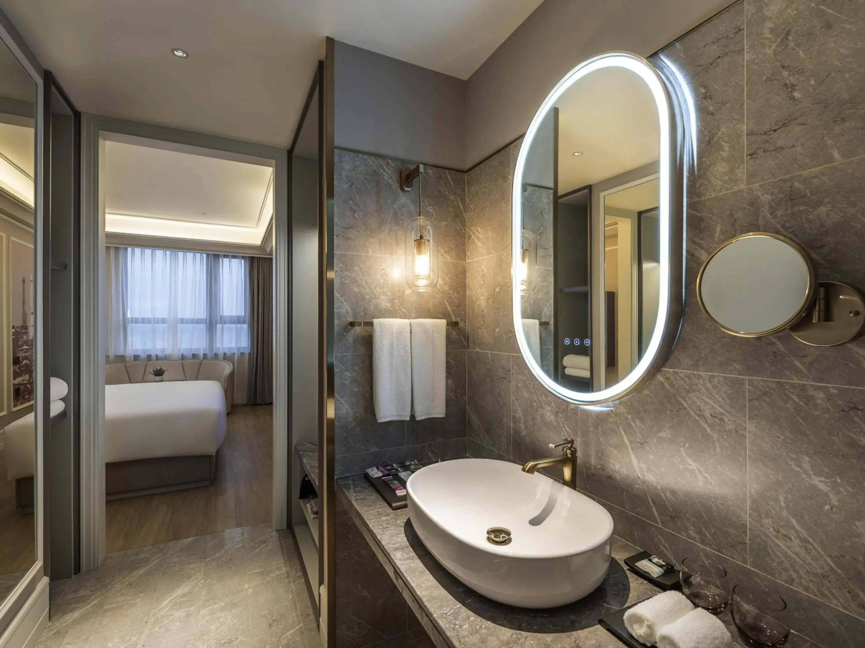 Bedroom, Bed in Mercure Shanghai Hongqiao Central Bedroom, Bed in Mercure Shanghai Hongqiao Central