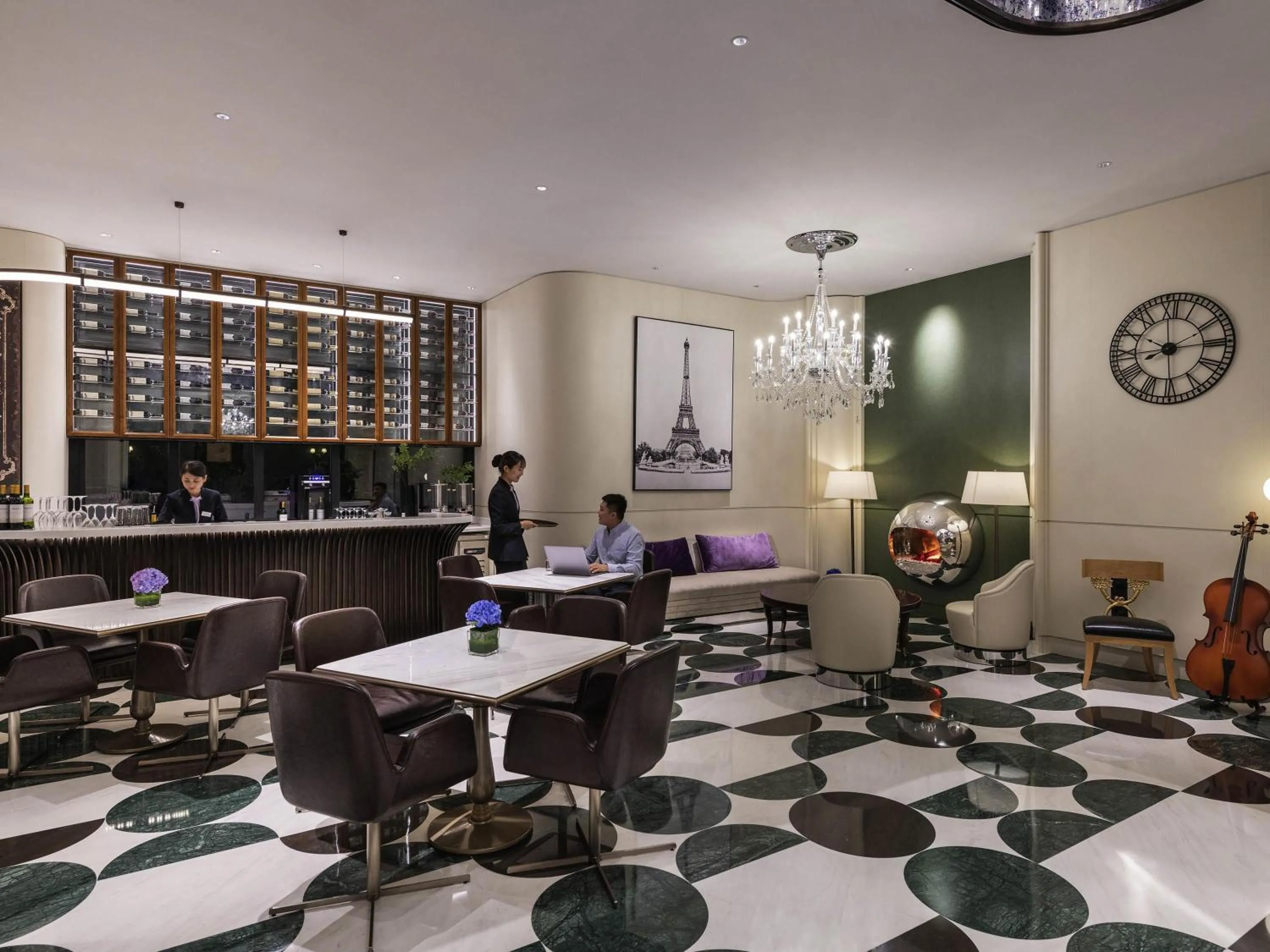 Lounge or bar in Mercure Shanghai Hongqiao Central