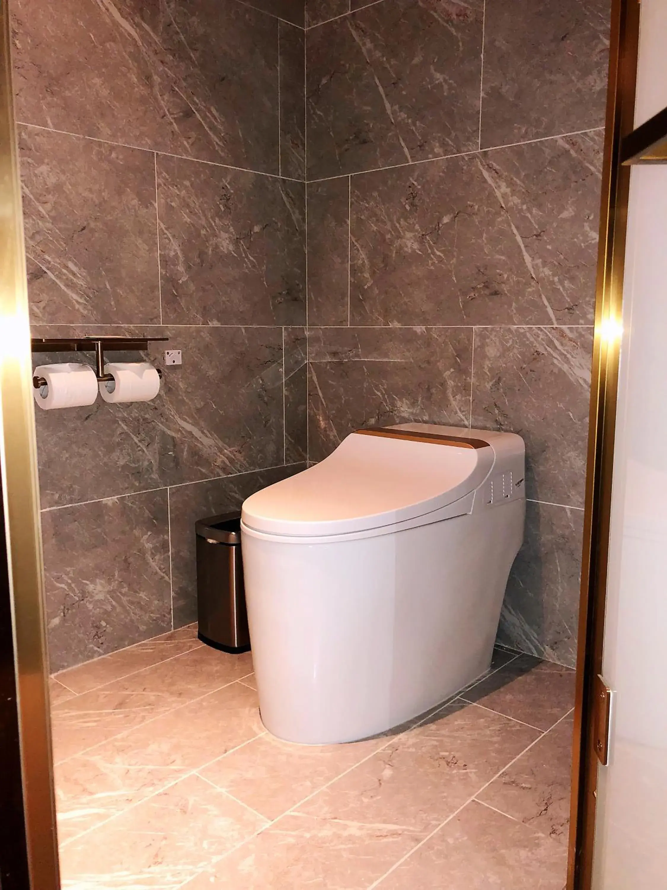 Bathroom in Mercure Shanghai Hongqiao Central Bathroom in Mercure Shanghai Hongqiao Central