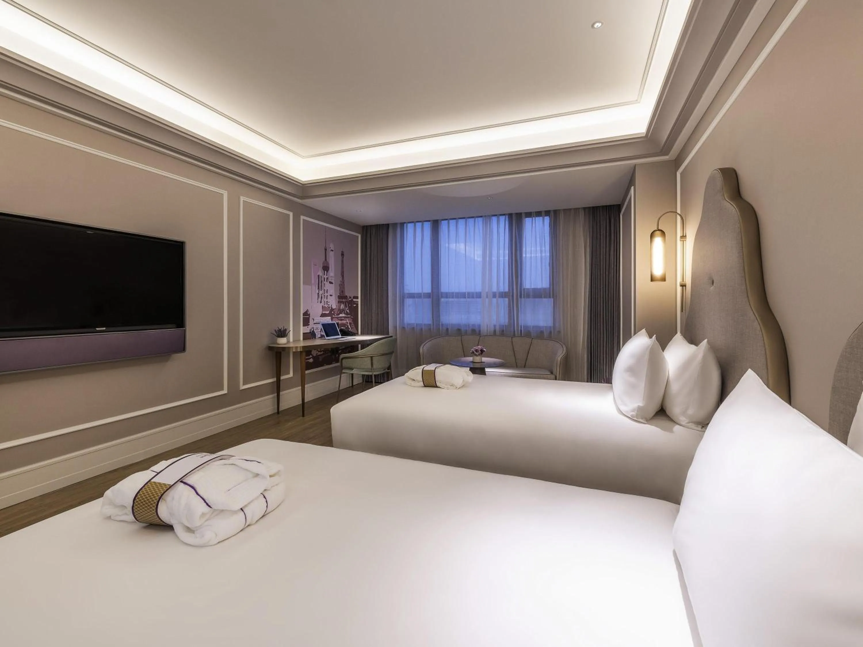 Property building, Bed in Mercure Shanghai Hongqiao Central