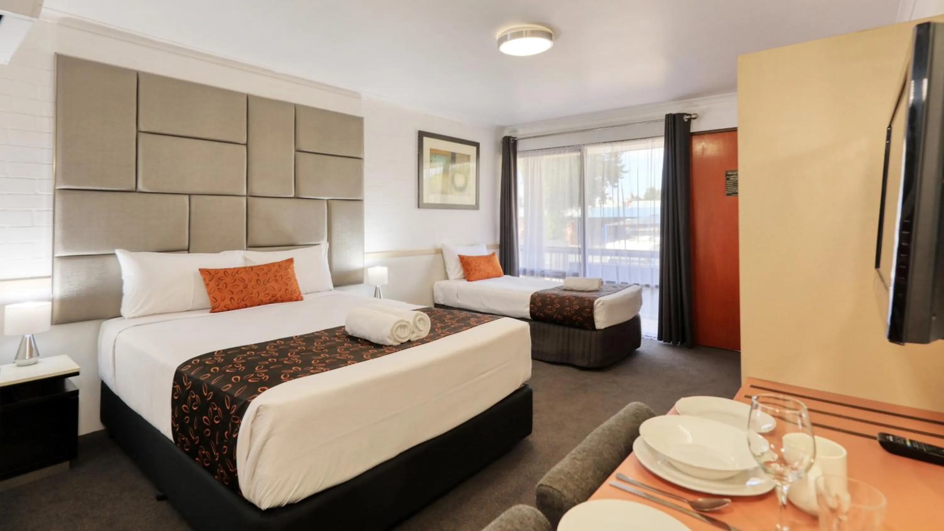 Bed in City Reach Motel