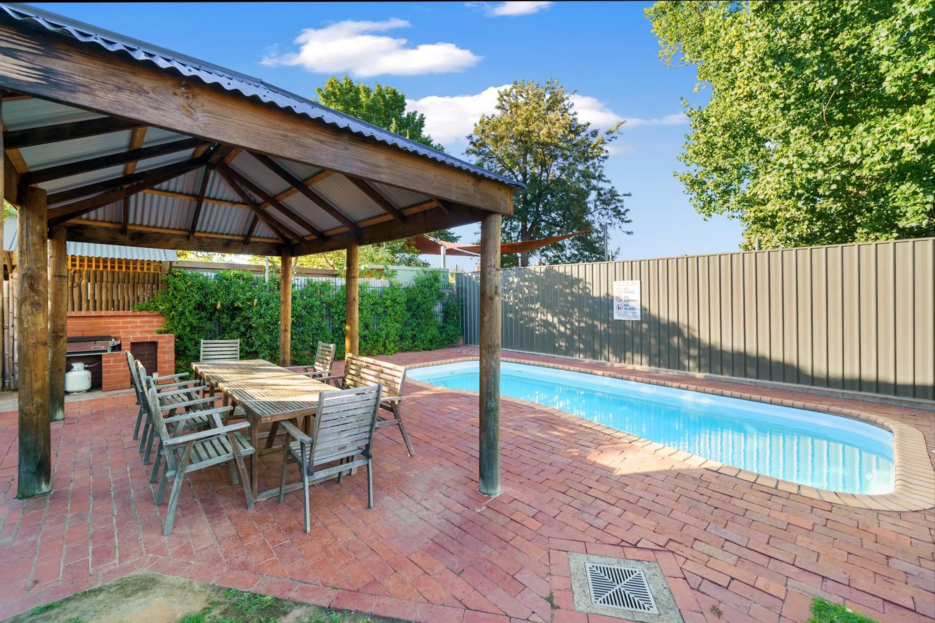 BBQ facilities in City Reach Motel