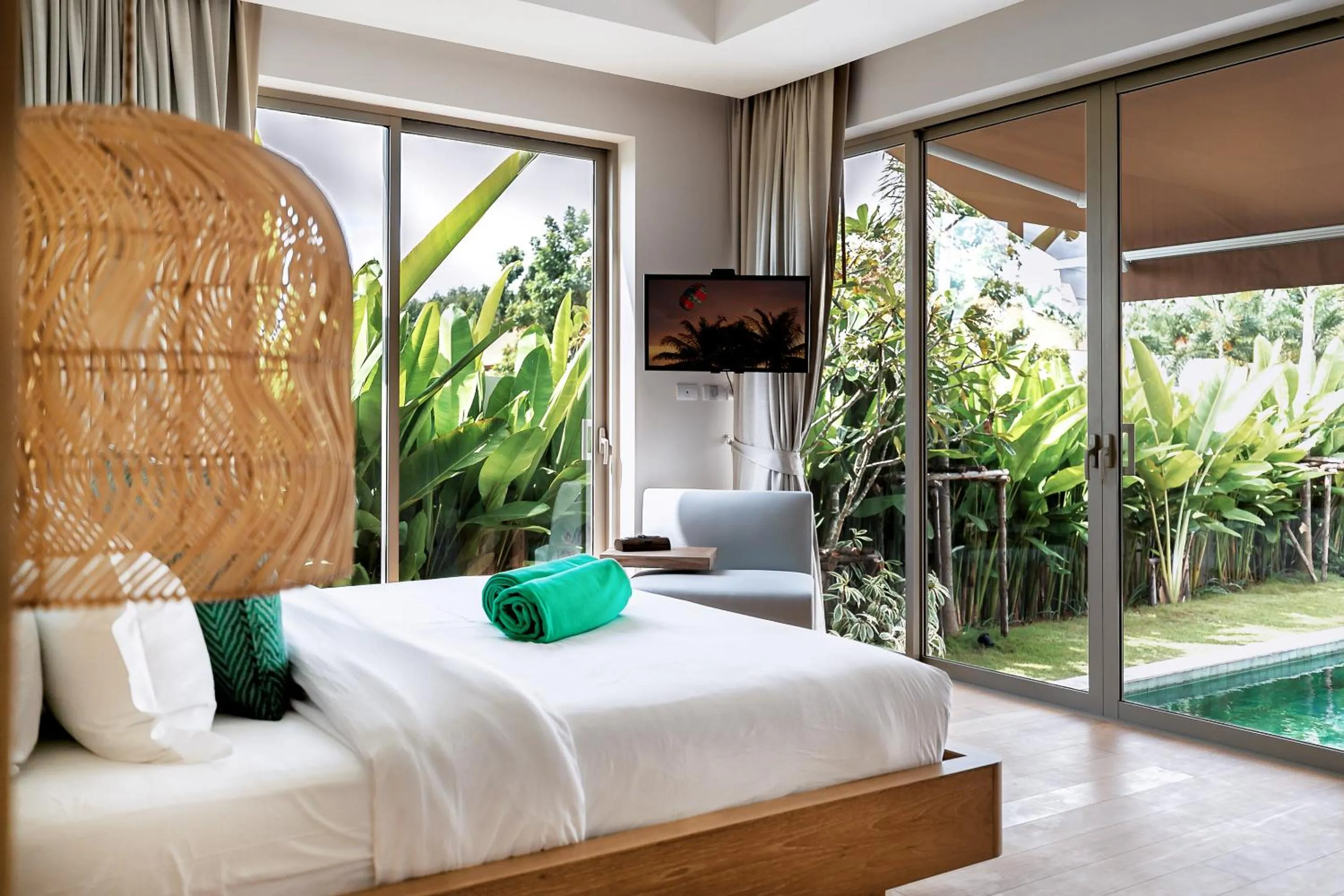 Modern 3BR Villa with Private Pool and BBQ