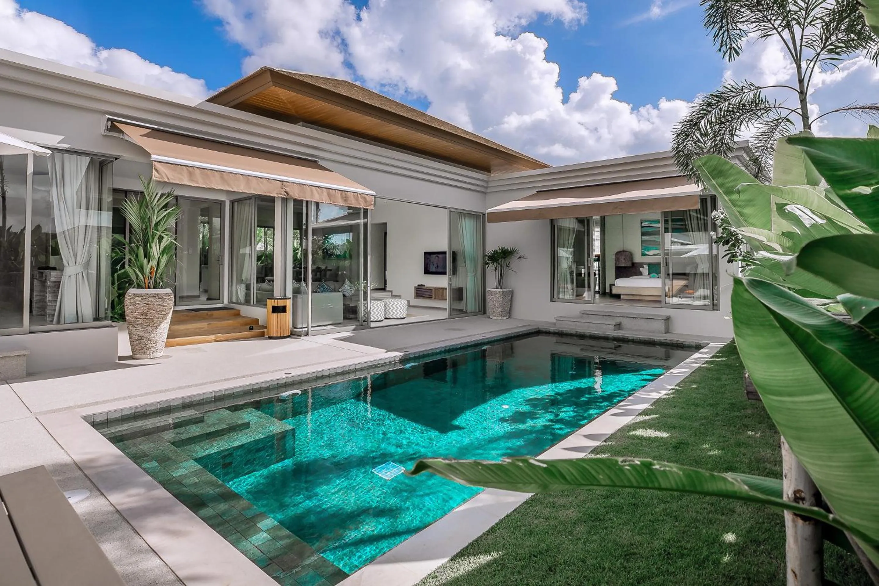 Modern 3BR Villa with Private Pool and BBQ