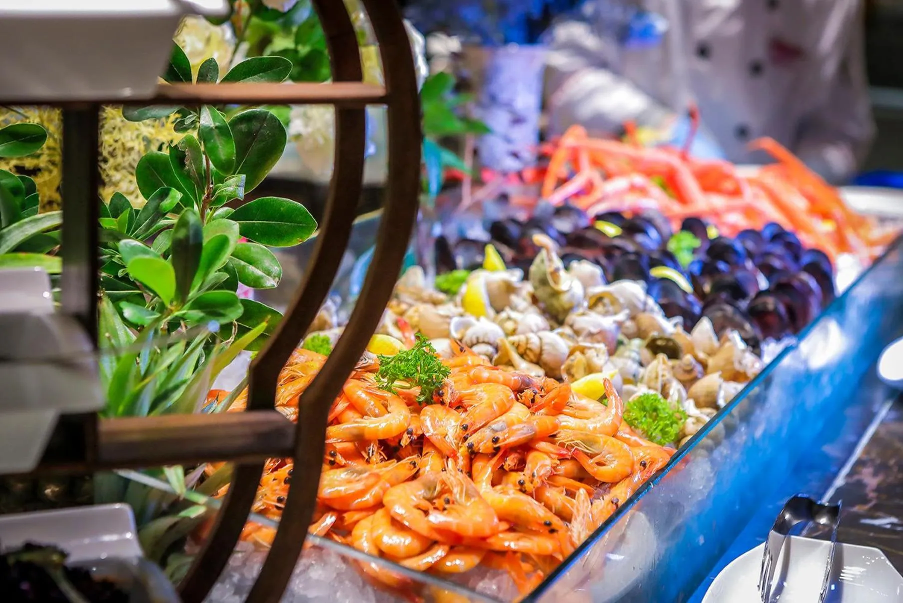 Restaurant/places to eat in Crowne Plaza Zhenjiang by IHG