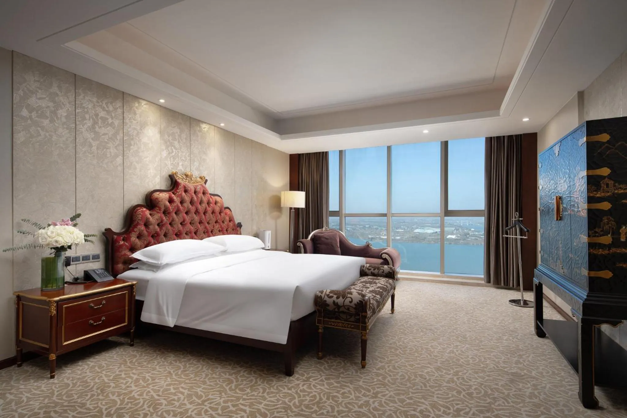 Photo of the whole room, Bed in Crowne Plaza Zhenjiang by IHG