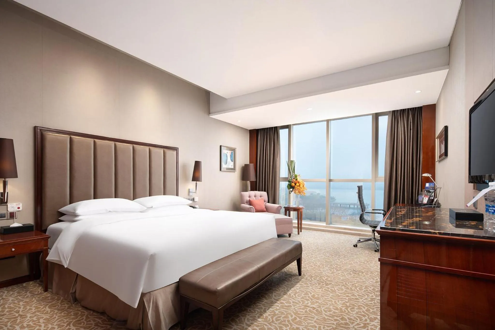 Photo of the whole room, Bed in Crowne Plaza Zhenjiang by IHG