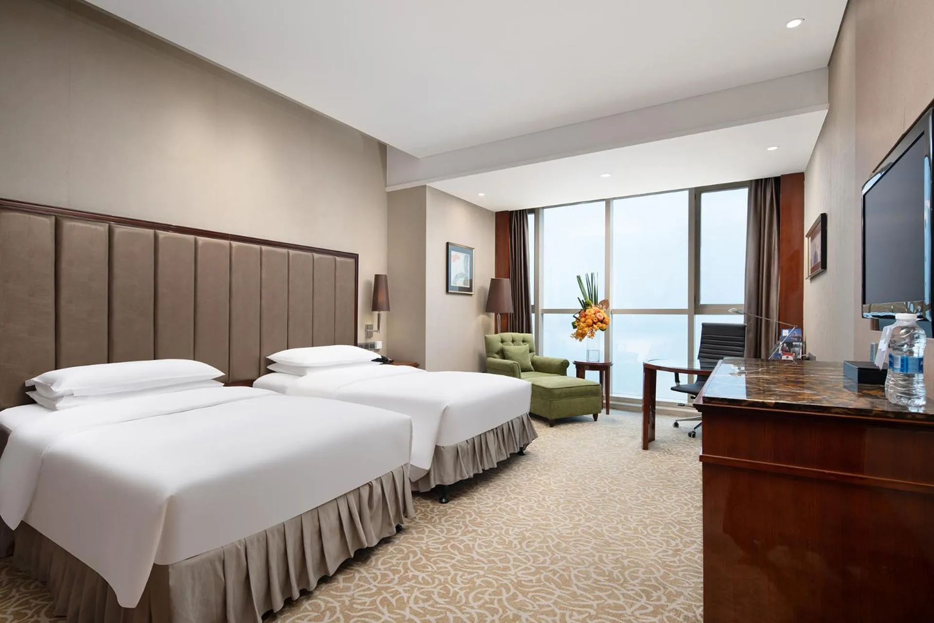 Standard Room in Crowne Plaza Zhenjiang by IHG