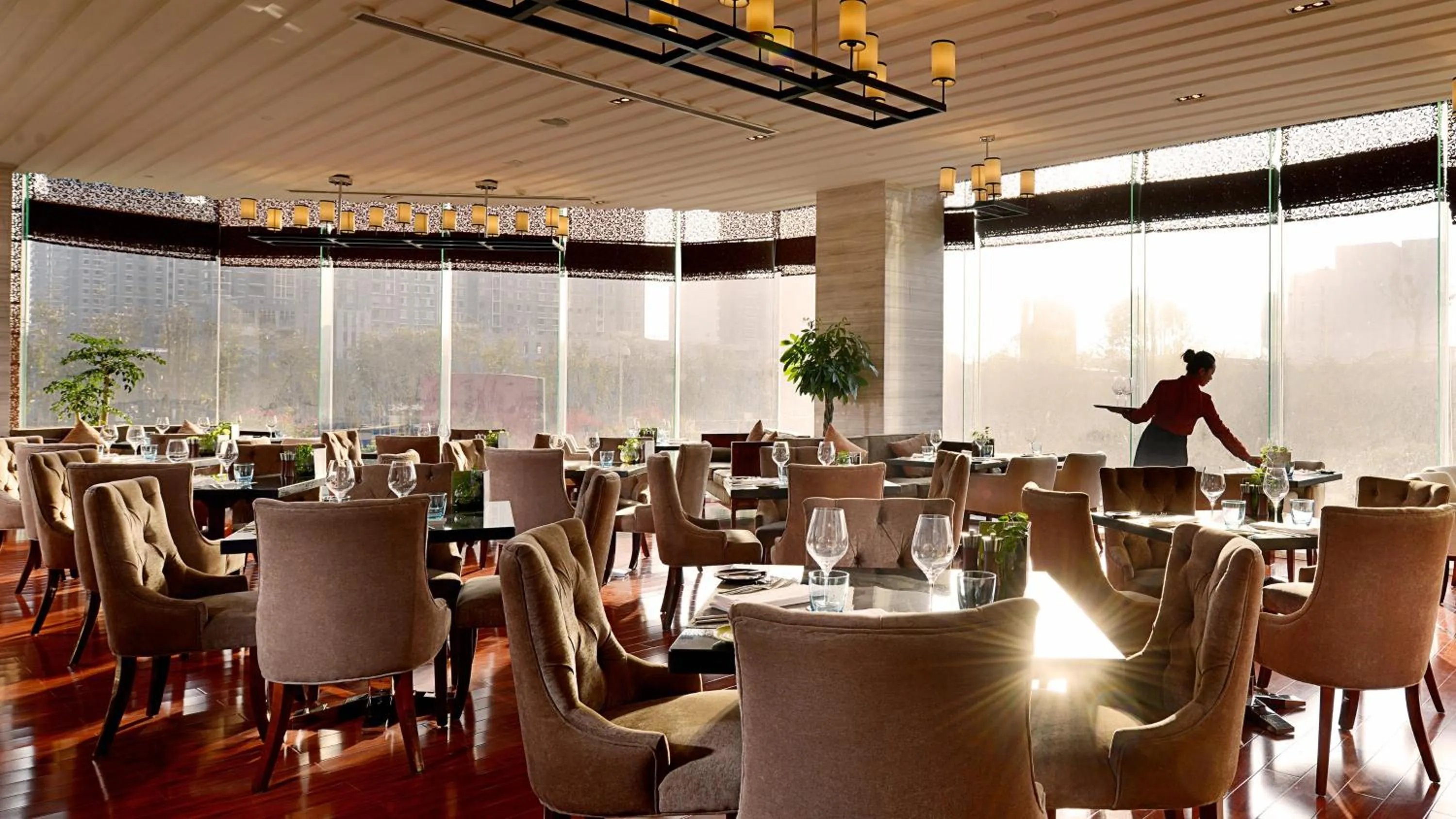 Restaurant/places to eat in Crowne Plaza Zhenjiang by IHG