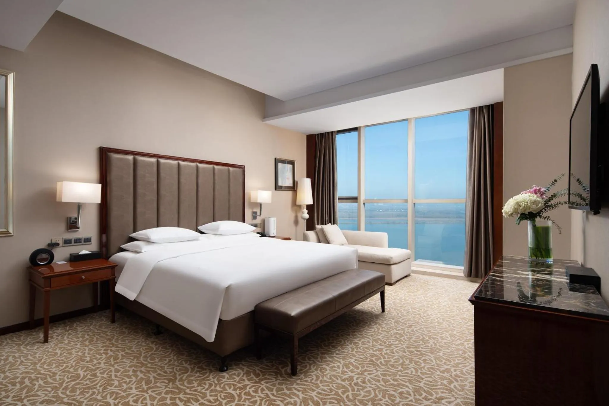 Photo of the whole room, Bed in Crowne Plaza Zhenjiang by IHG