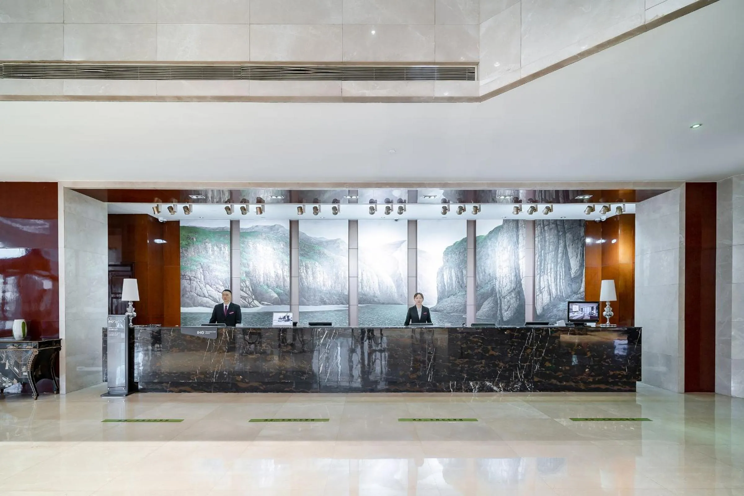 Lobby or reception in Crowne Plaza Zhenjiang by IHG