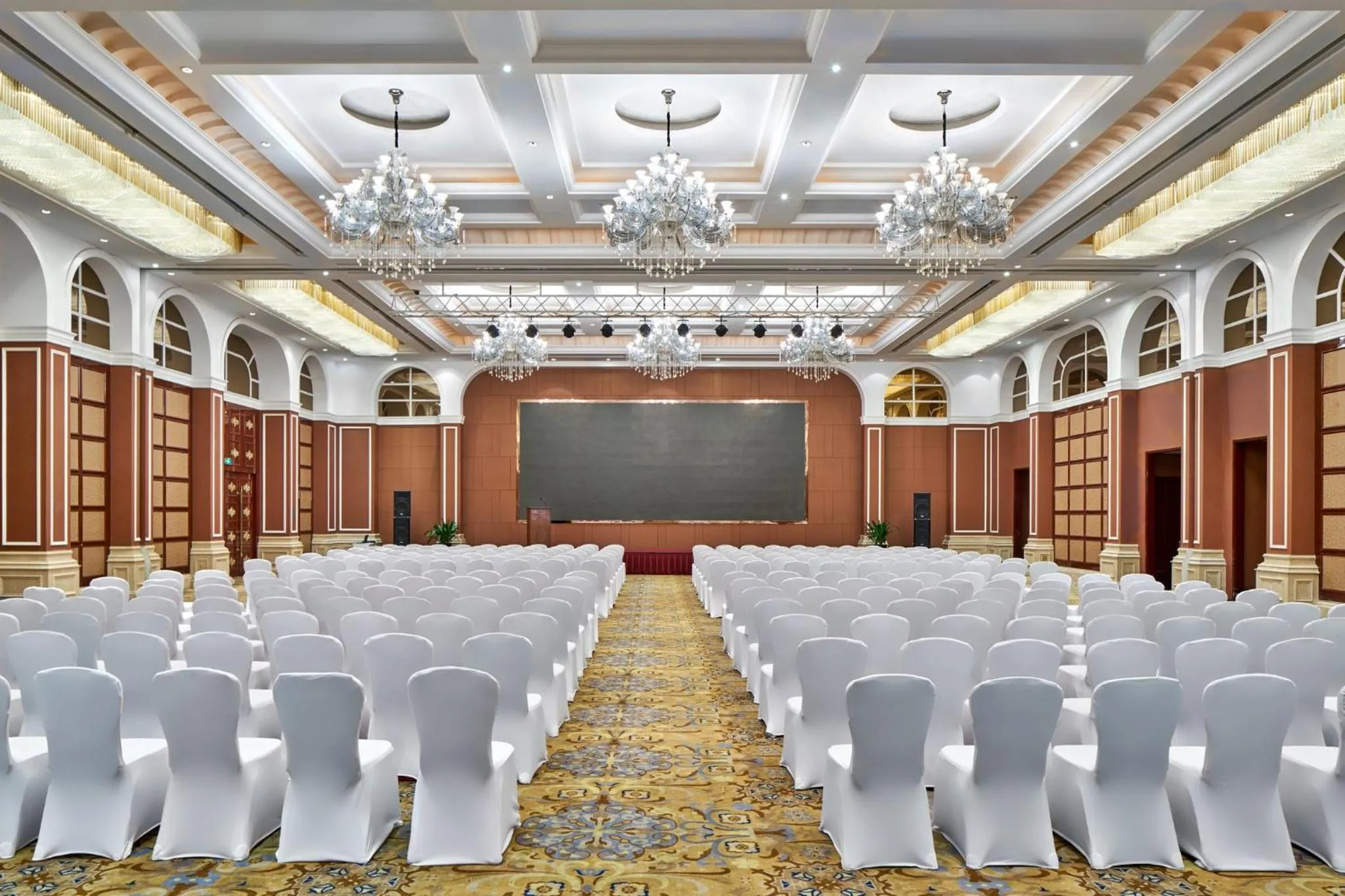 Banquet/Function facilities in Crowne Plaza Zhenjiang by IHG