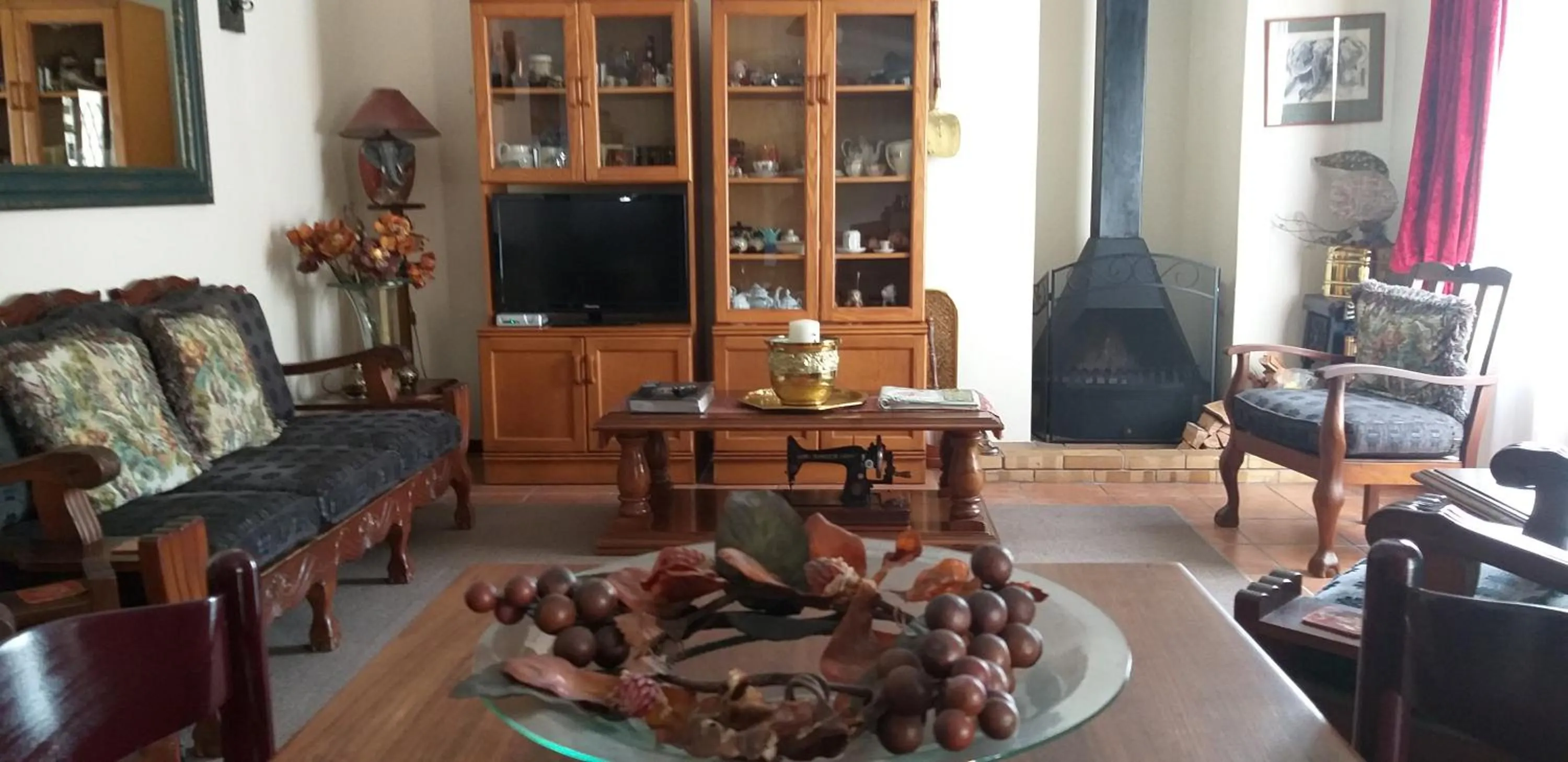 Communal lounge/ TV room in Forestview guesthouse and B&B