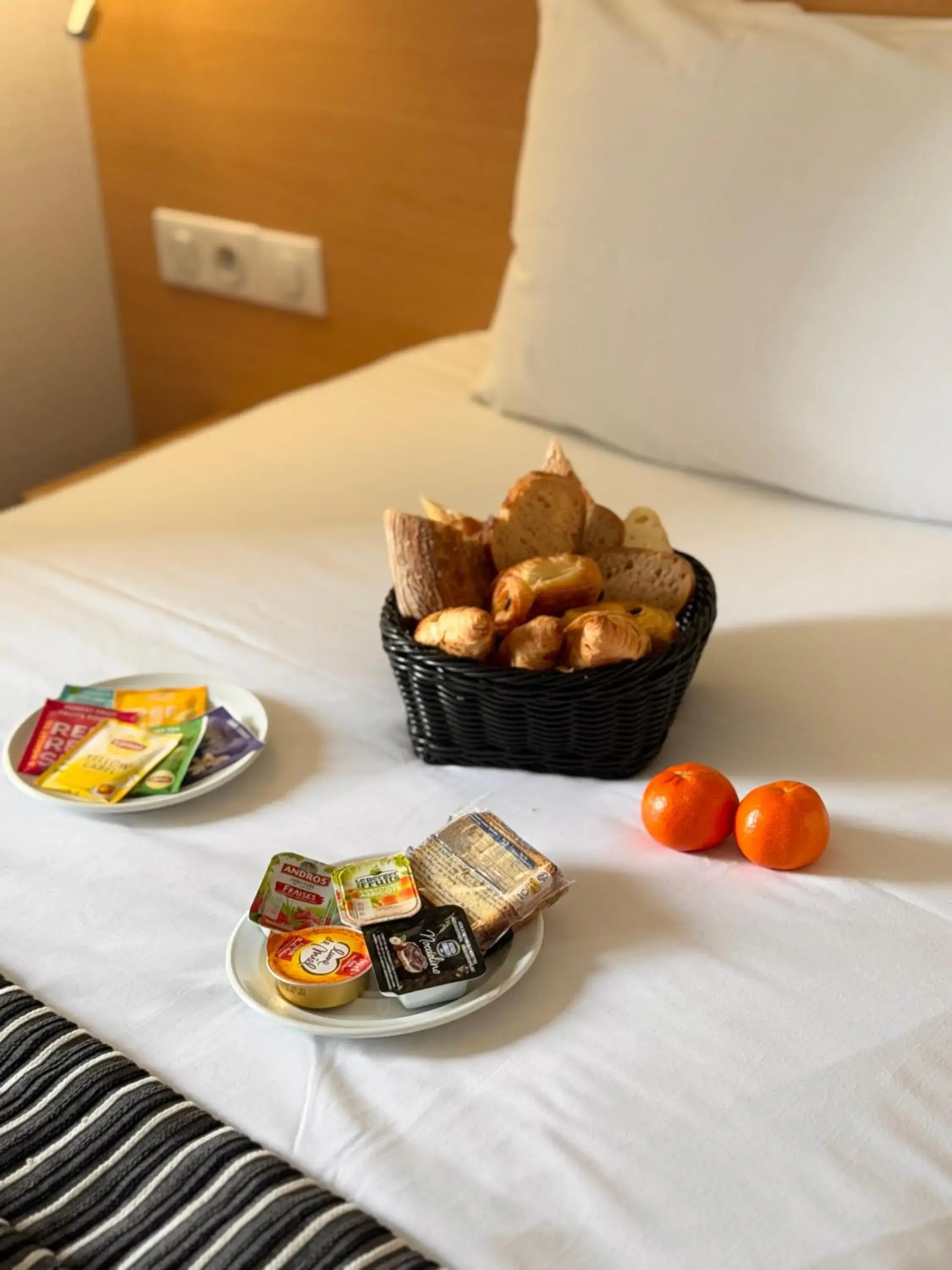 Decorative detail, Bed in Kyriad Hotel Dijon Gare Decorative detail, Bed in Kyriad Hotel Dijon Gare