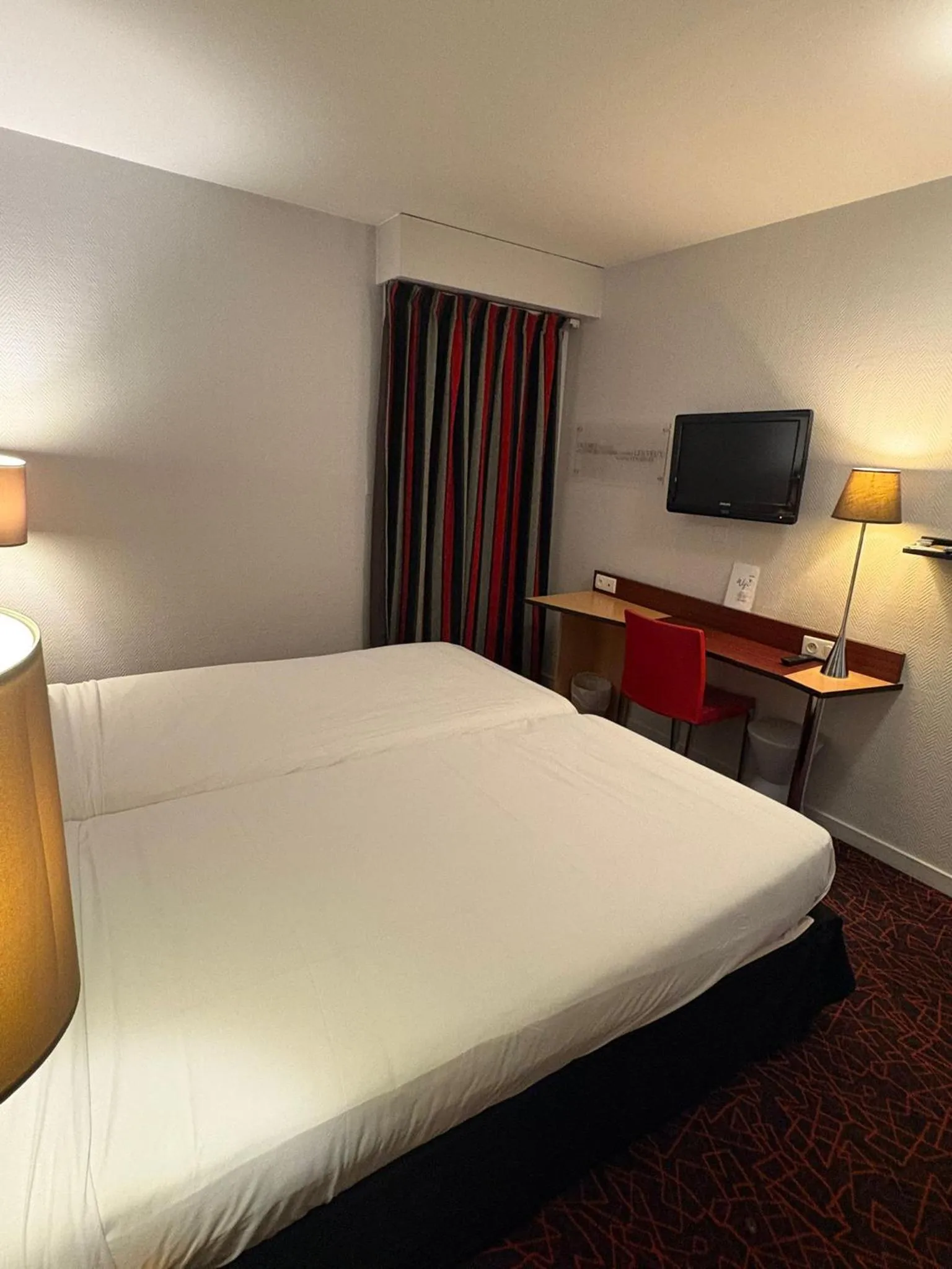 Bed in Kyriad Hotel Dijon Gare