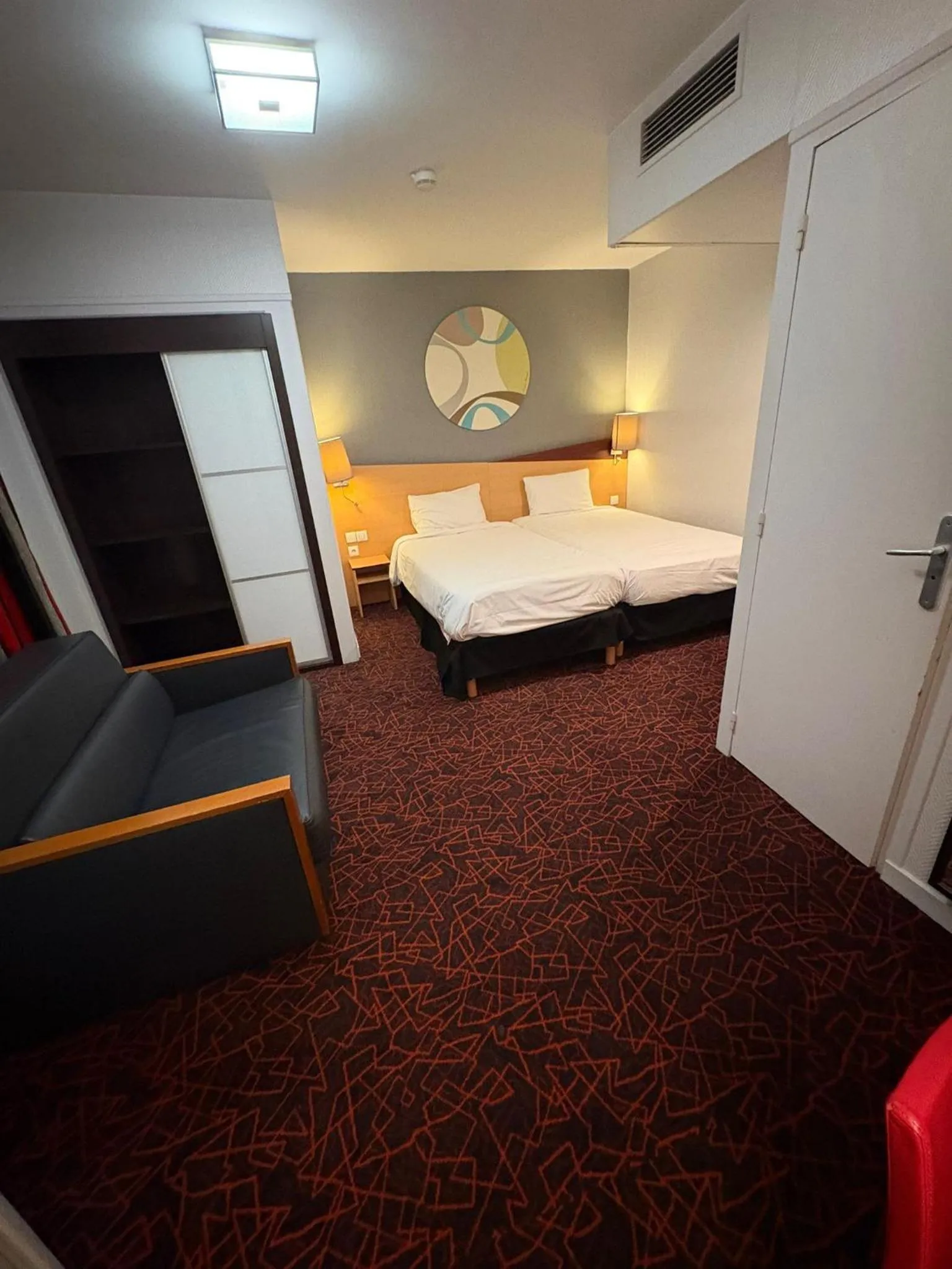 Bed in Kyriad Hotel Dijon Gare