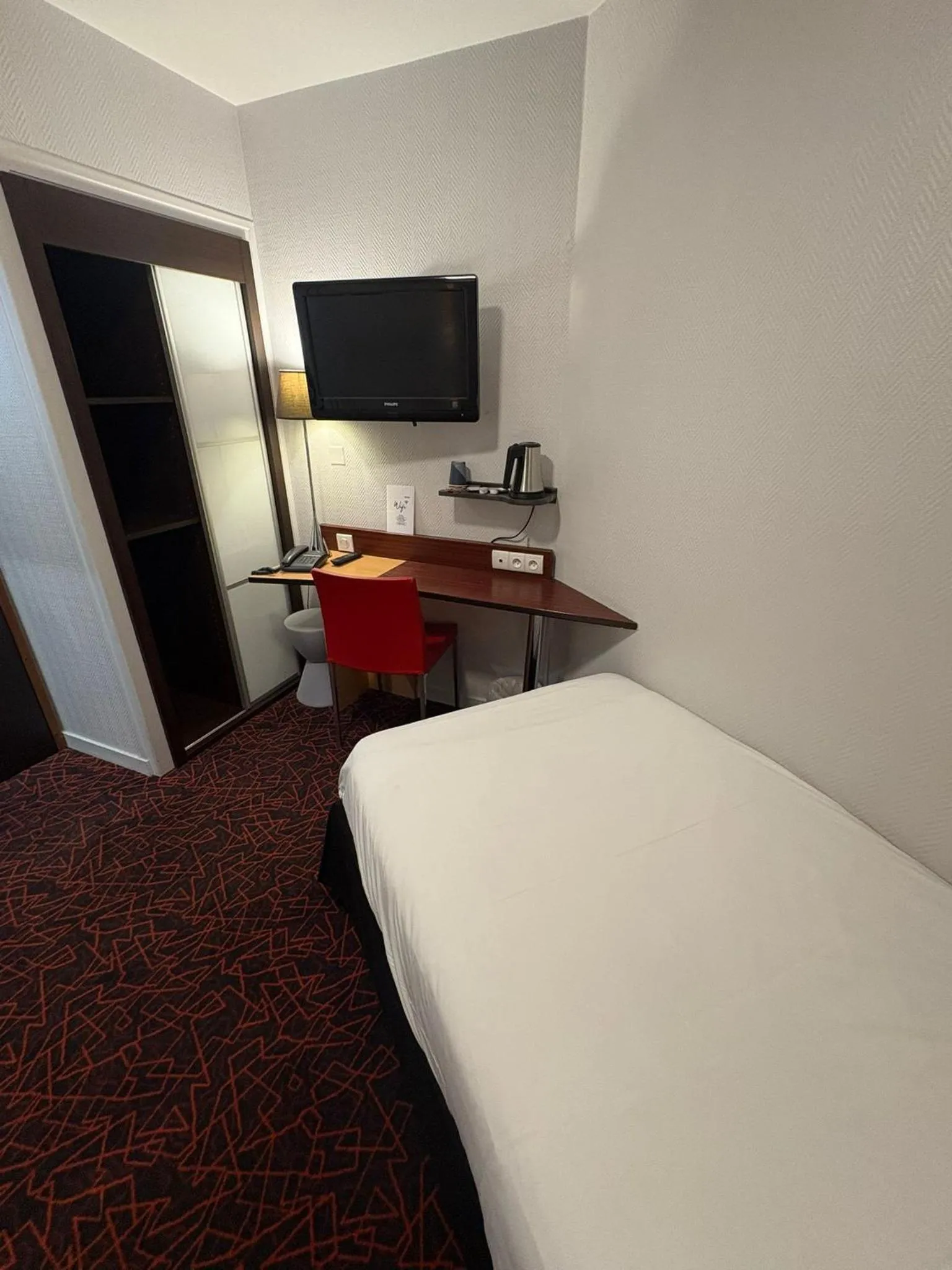 Bed in Kyriad Hotel Dijon Gare