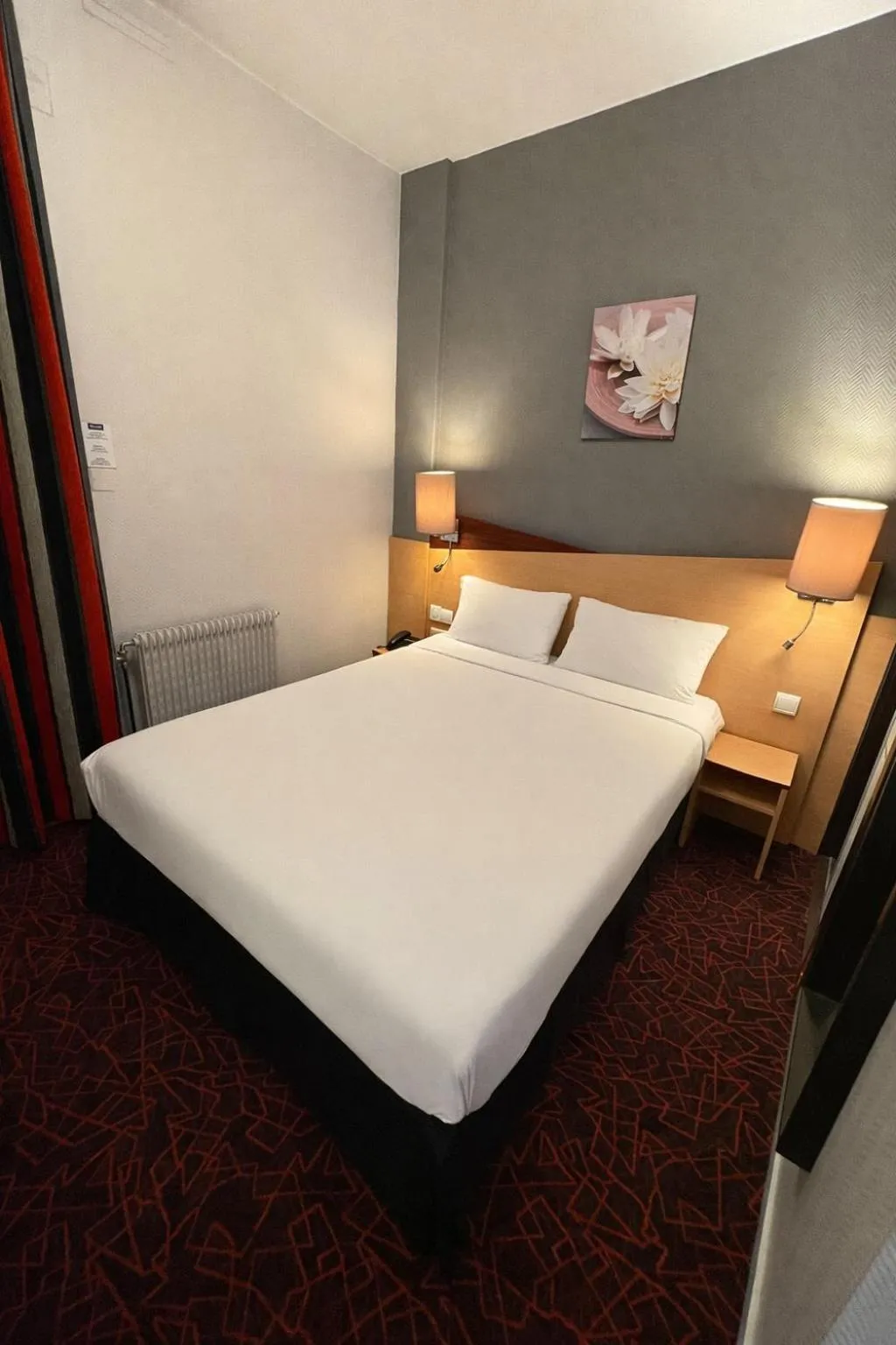 Bed in Kyriad Hotel Dijon Gare
