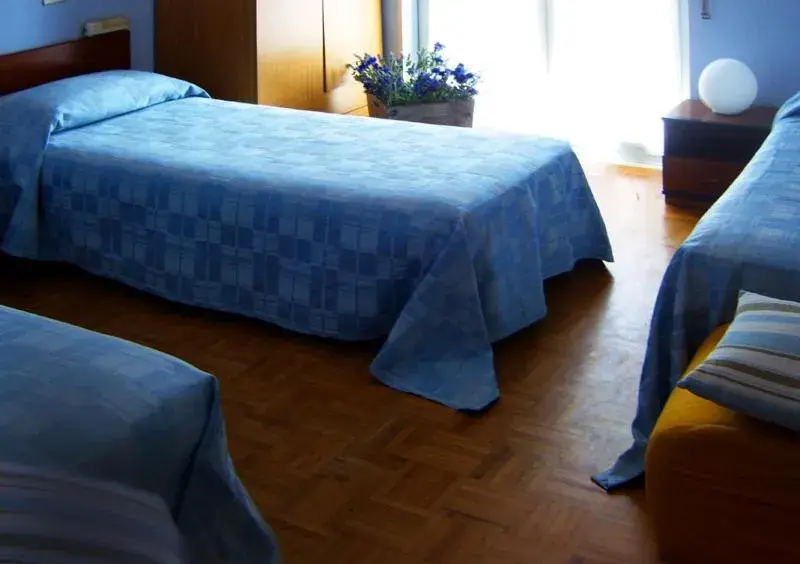 Triple Room in Hotel Blu Triple Room in Hotel Blu